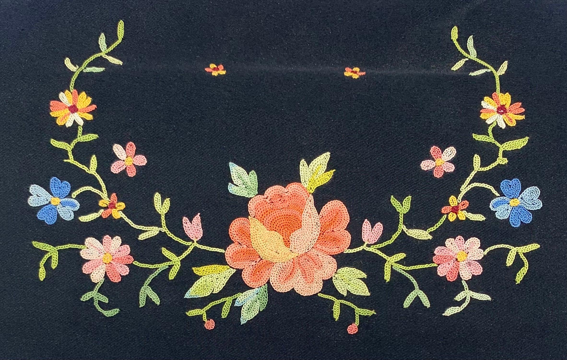 Twifaille by Rosenfeld Black Satin Hand Embroidered Clutch Purse, 1950s In Excellent Condition For Sale In Los Angeles, CA