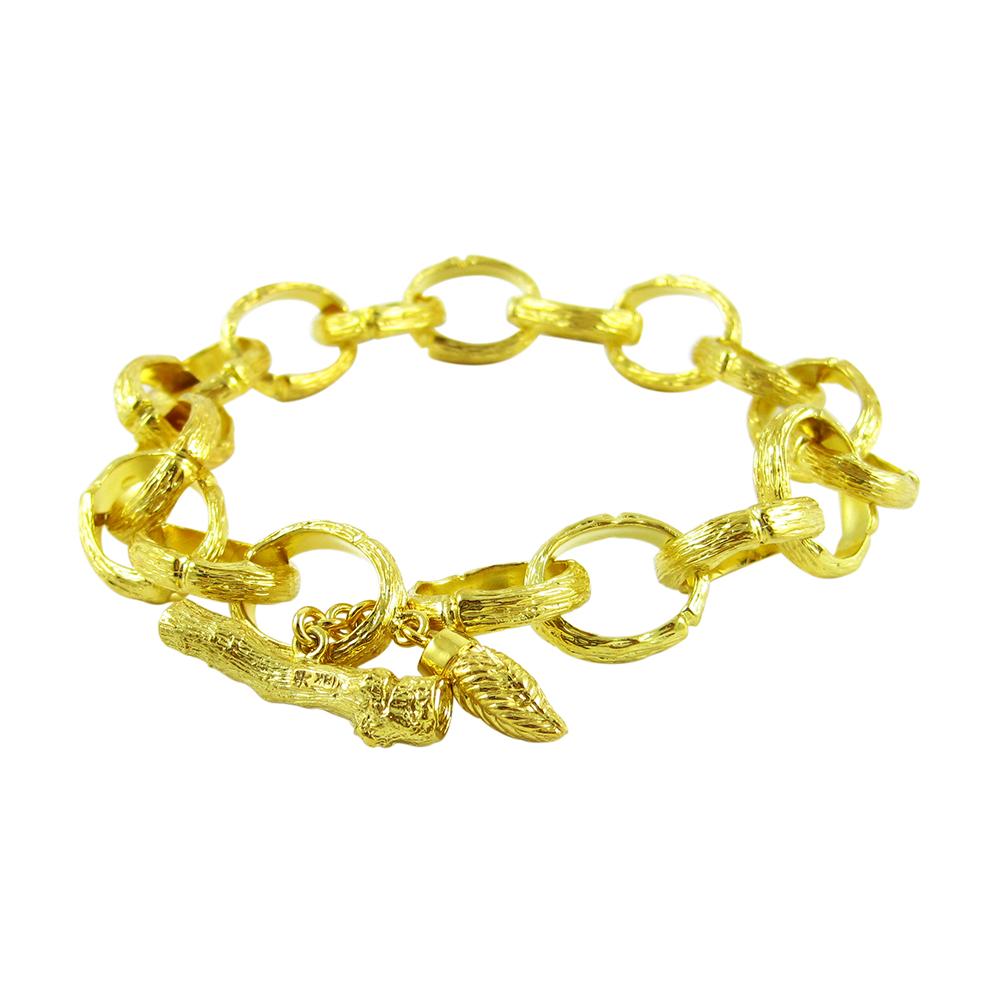 Channeling the eternal Tree of Life, the organic spirit of K. Brunini is captured through this large Twig bracelet in 18k yellow gold with bud and toggle clasp.

In the Twig Collection, nature exists alongside elegant luxuries, but the lines blur: