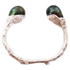 Manchette en brindilles avec perles de Tahiti