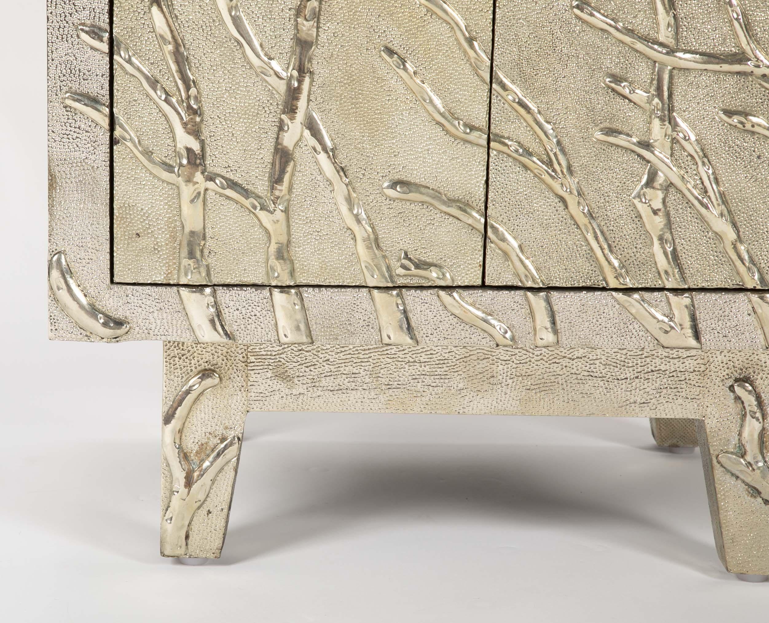 Comodino Twig in bronzo bianco realizzato a mano in India da Stephanie Odegard in vendita 2