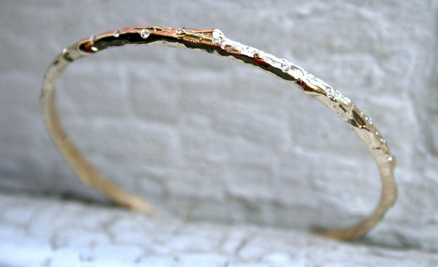 Armreif aus 18 Karat Gelbgold mit Diamanten im Twig-Stil und Eternity-Diamant (Rundschliff) im Angebot