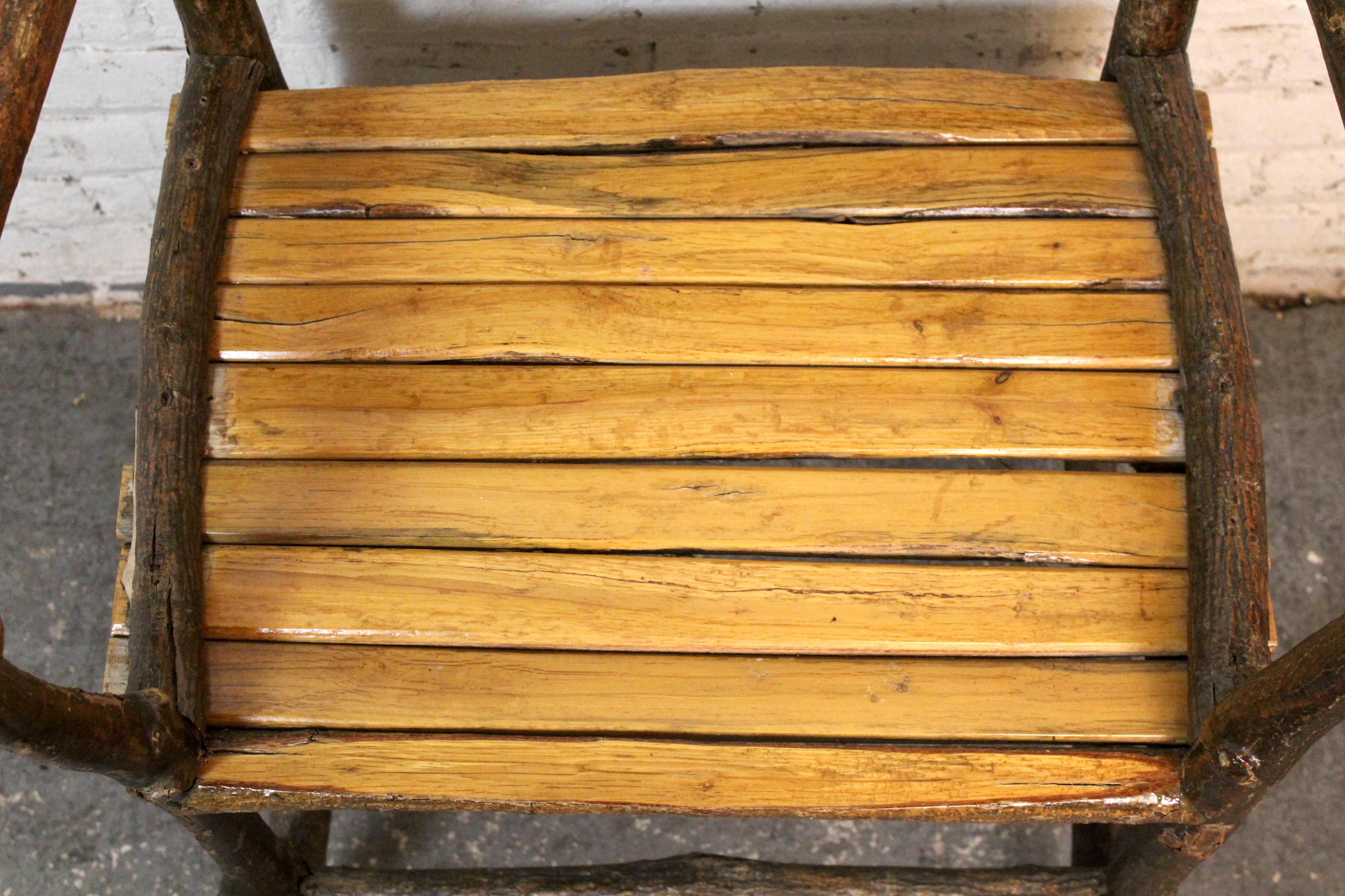 Chaise rustique en caryer, style brindille, primitive en vente 8