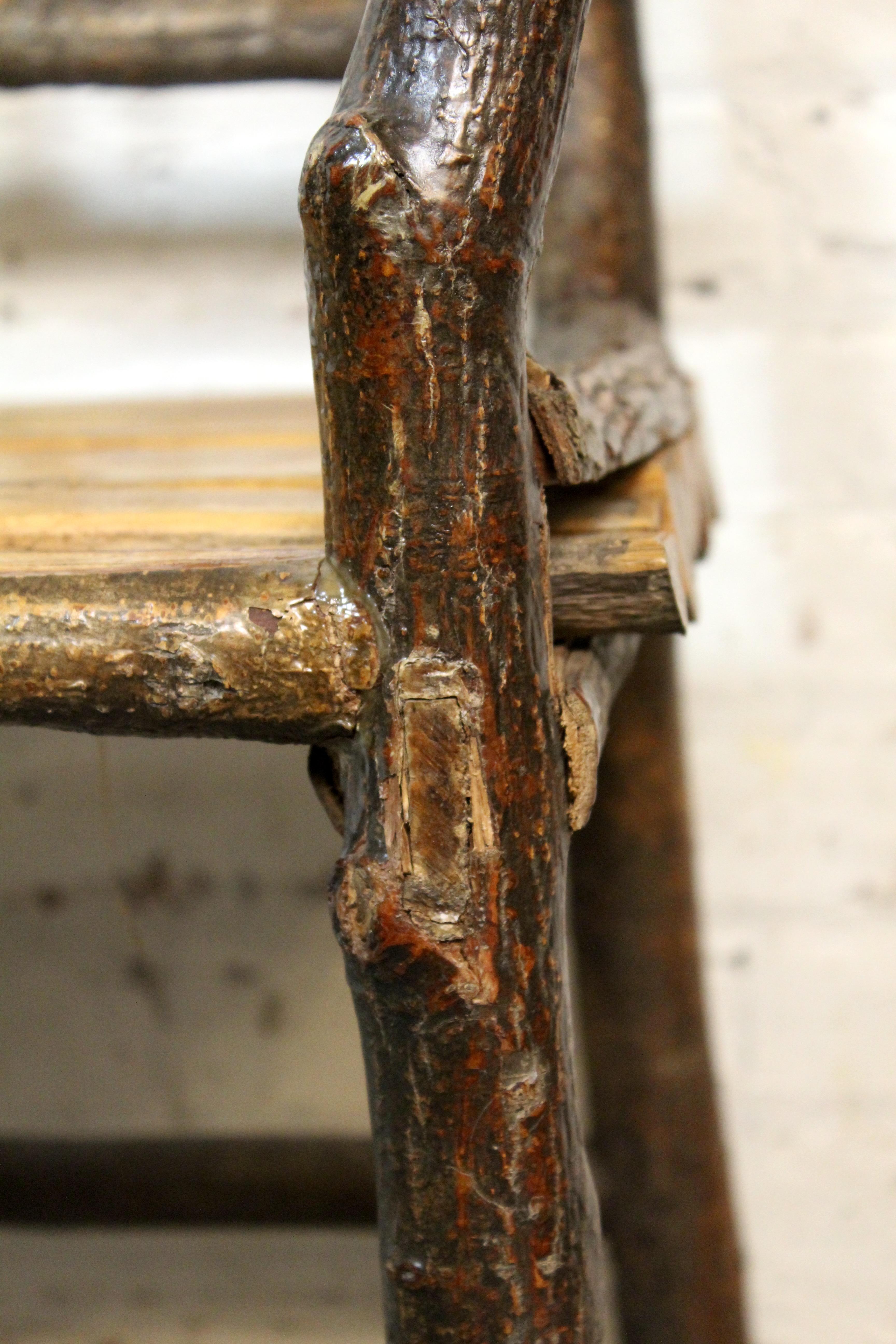 Chaise rustique en caryer, style brindille, primitive en vente 9