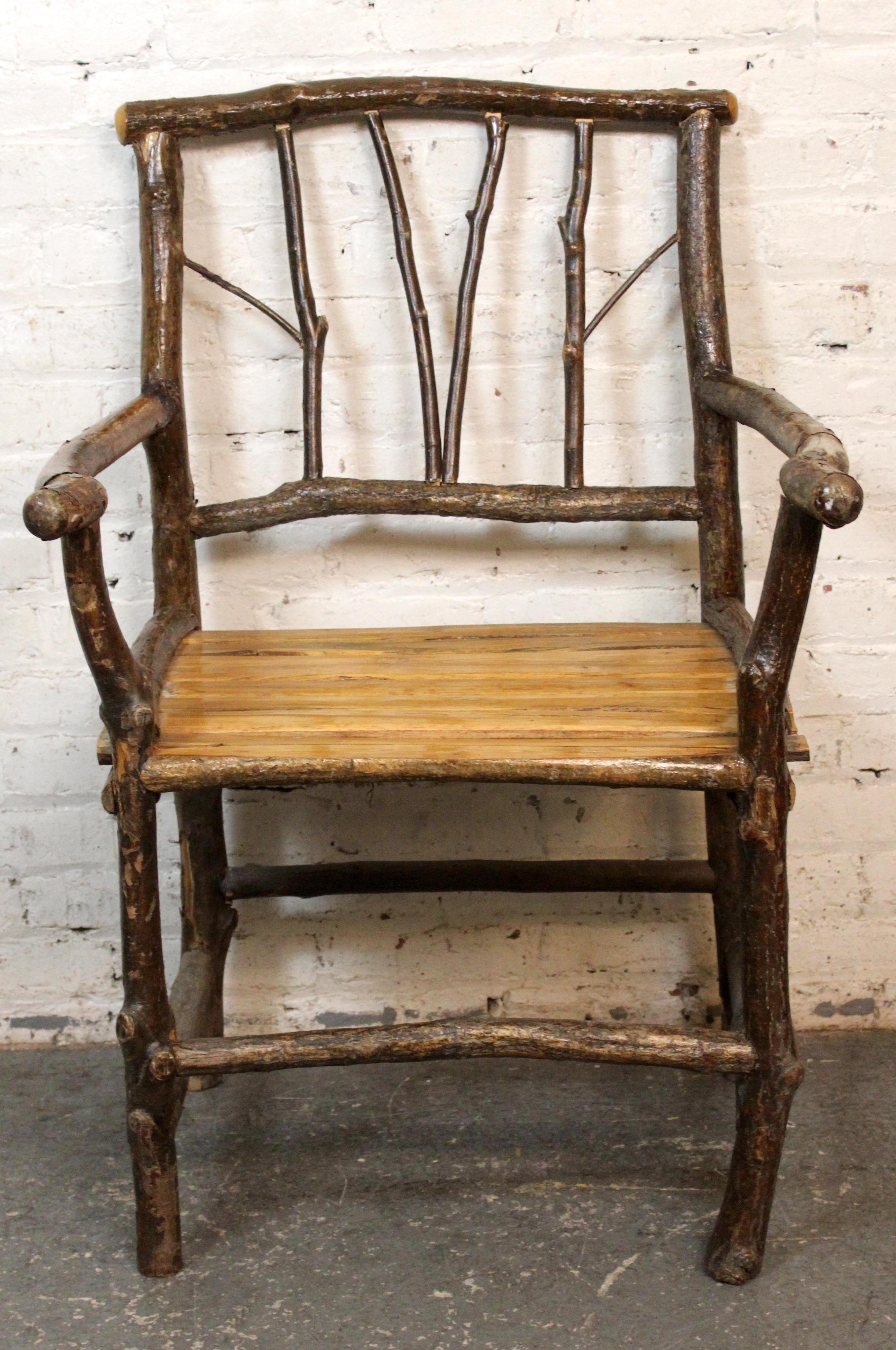 20ième siècle Chaise rustique en caryer, style brindille, primitive en vente