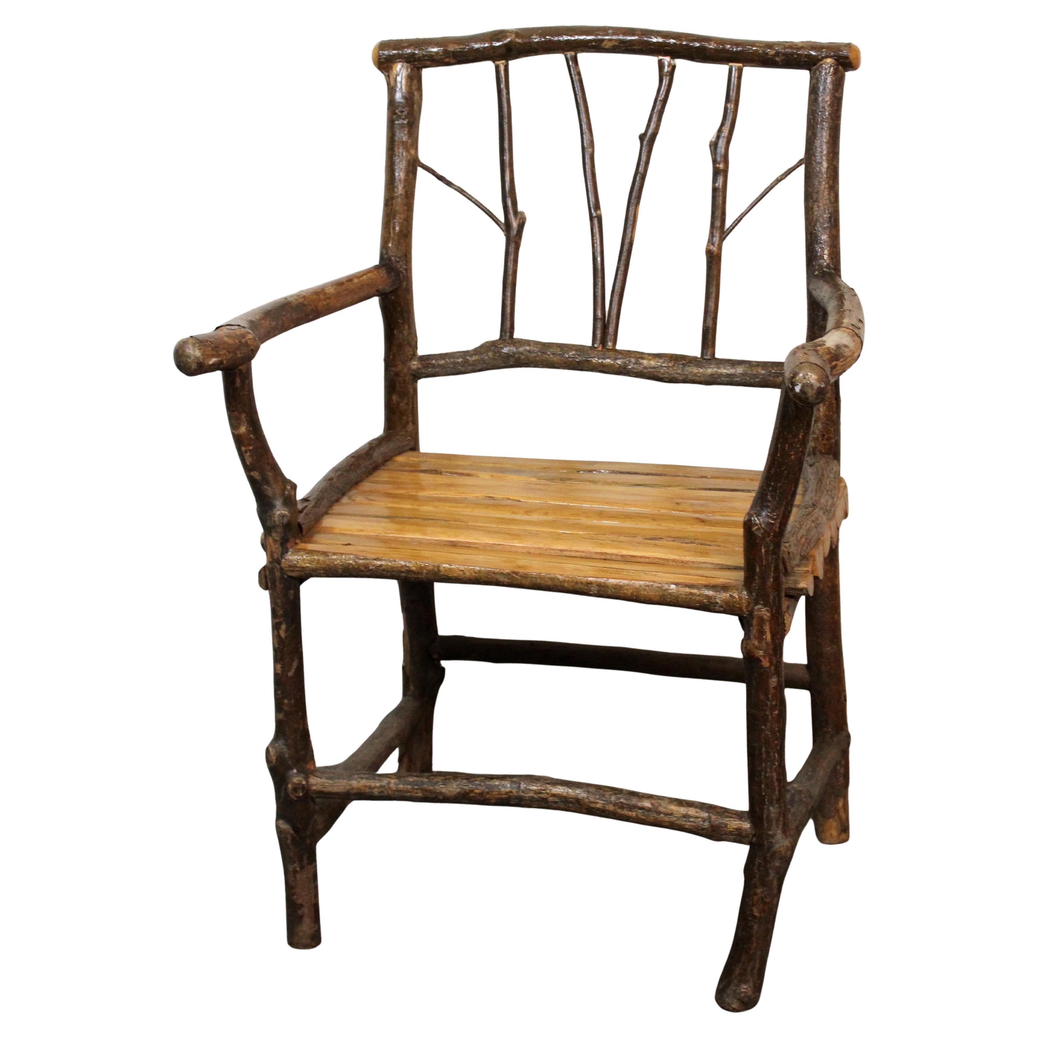 Chaise rustique en caryer, style brindille, primitive en vente