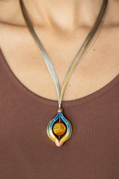 Collar crepuscular de ópalo etíope, titanio e incrustaciones de oro de 24 quilates de Zoltan David