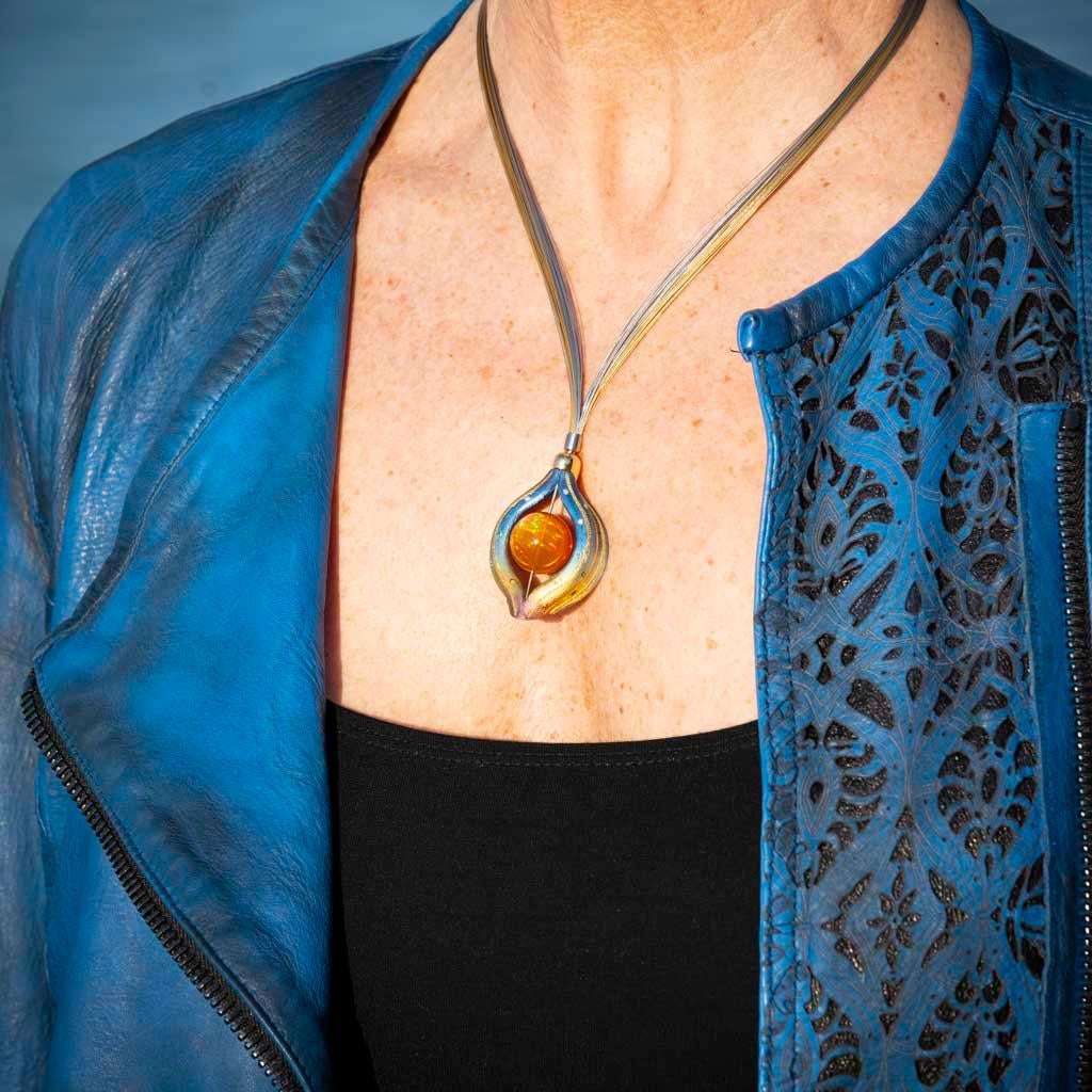Collar crepuscular de ópalo etíope, titanio e incrustaciones de oro de 24 quilates de Zoltan David Moderno en venta