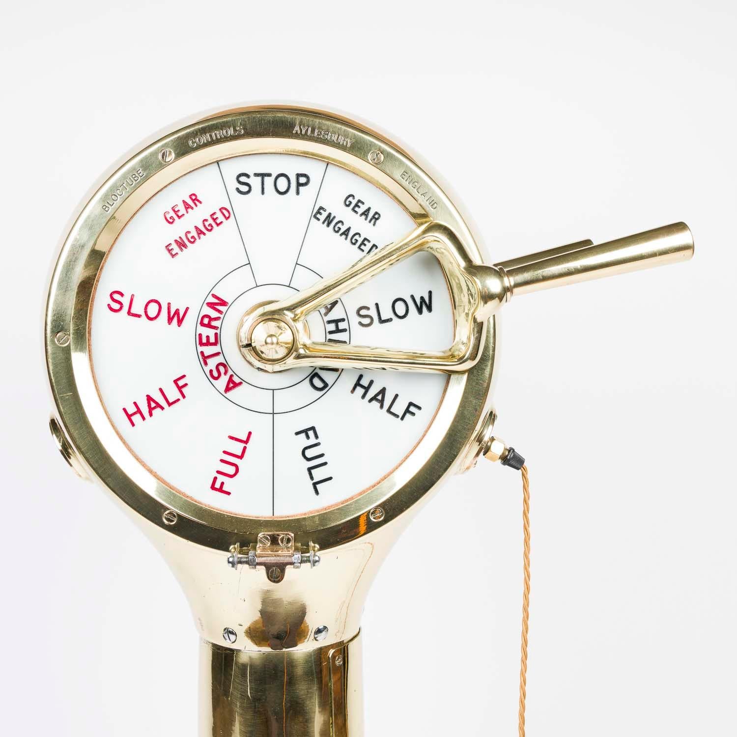 Twin 10 inch dial brass engine order telegraph by Bloctube Controls Bon état - En vente à London, GB