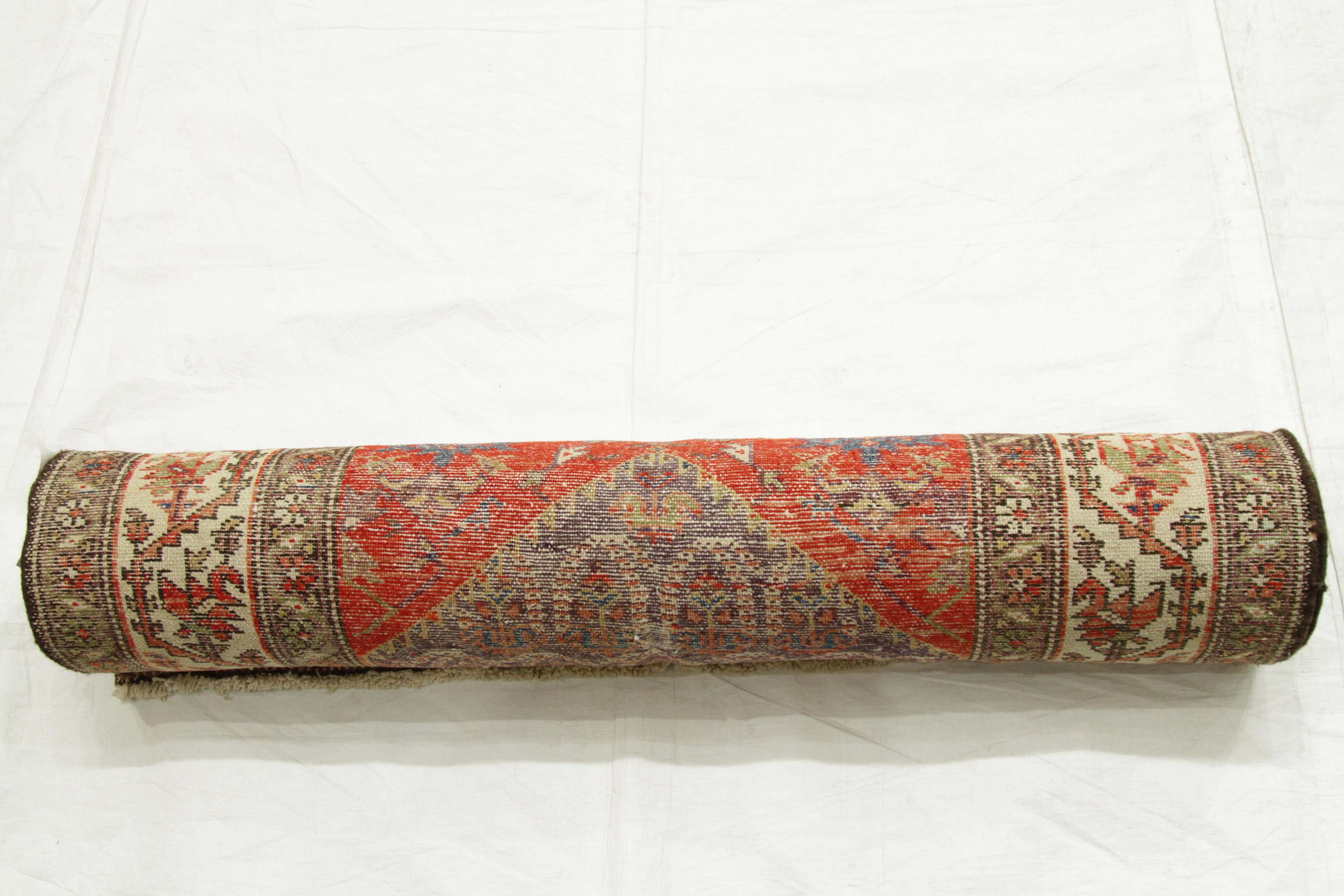 Twin Antique Persian Rug Malayer Design with Traditional Patterns, circa 1920s For Sale 3