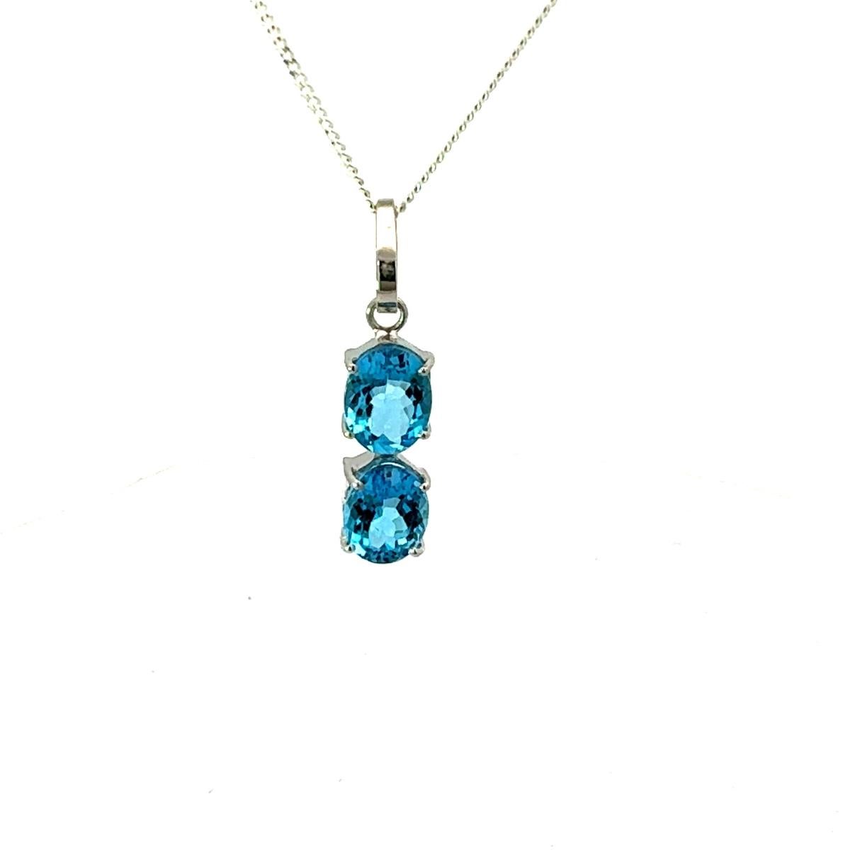 Colgante de gota vertical de topacio azul gemelo en plata 925 Regalo elegante para ella Corte oval en venta