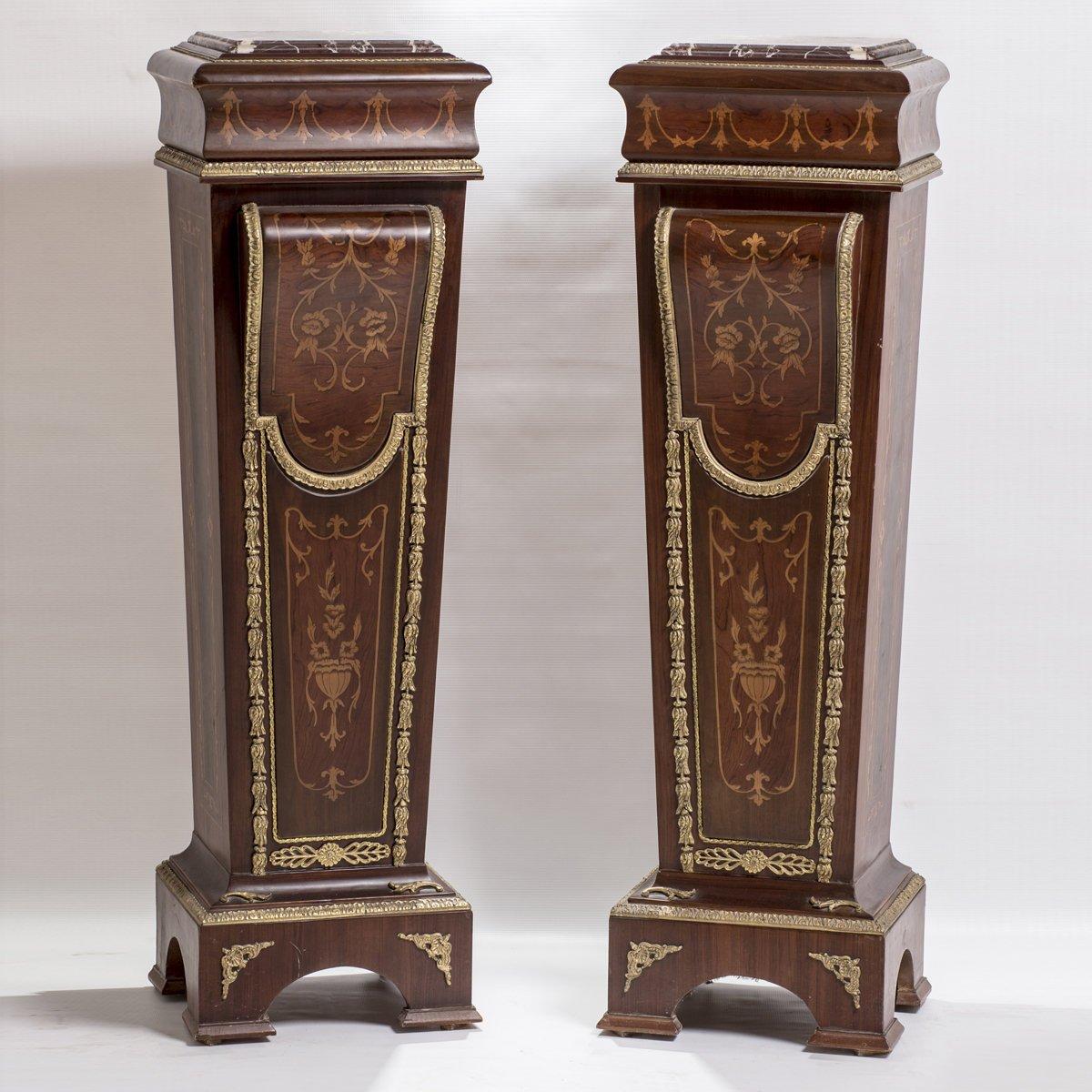 A gorgeous twin boulle pedestals, 20th century.

Two pedestals, Boulle style, inspired by the original Boulle pedestal (1700-1720), which can be found in the Louvre.

 