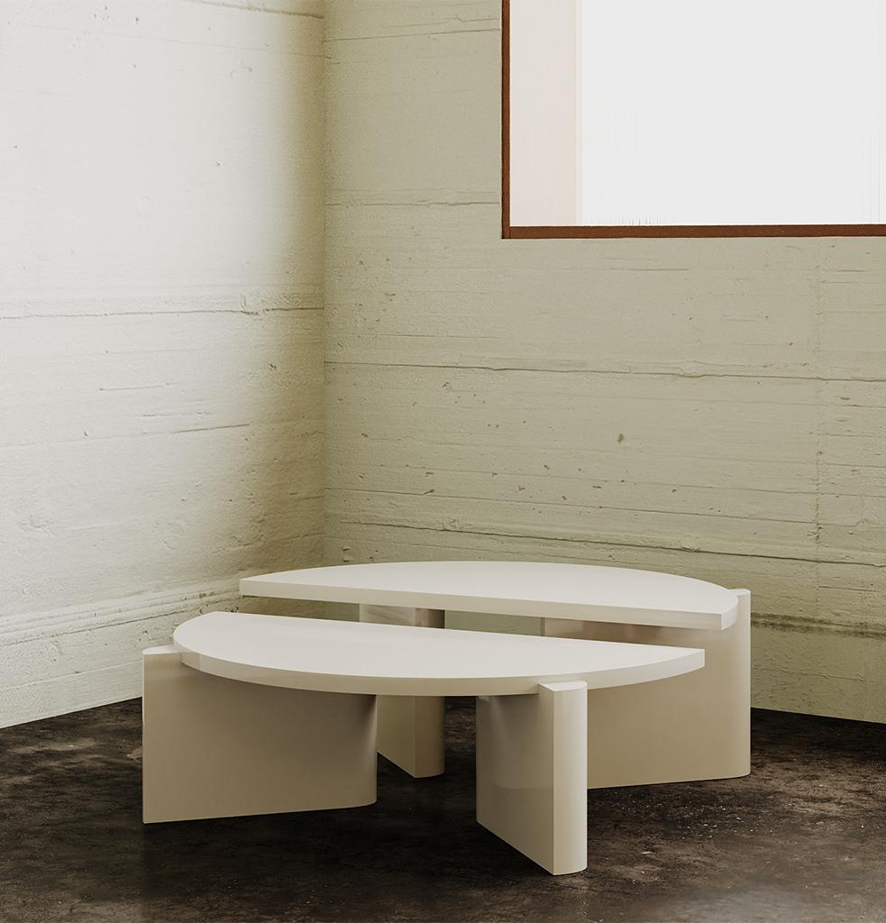 Mid-Century Modern Ensemble de 2 tables basses beiges en laque brillante Hermhaus en vente