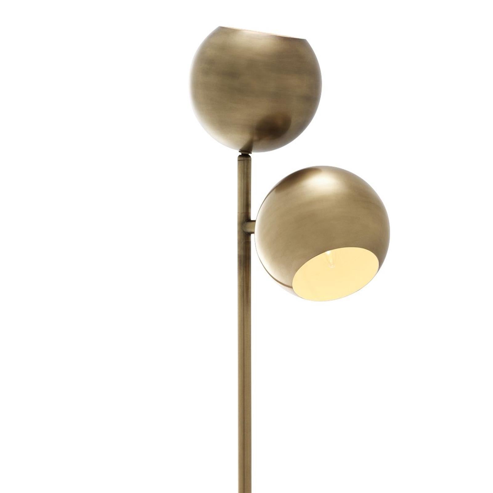 Floor lamp twin with structure in solid brass in
vintage finish on black granite base. 2 bulbs, lamp
holder type E14, max 25 watt. Bulbs not included.
Also available in nickel finish. Also available in Twin
Table lamp.