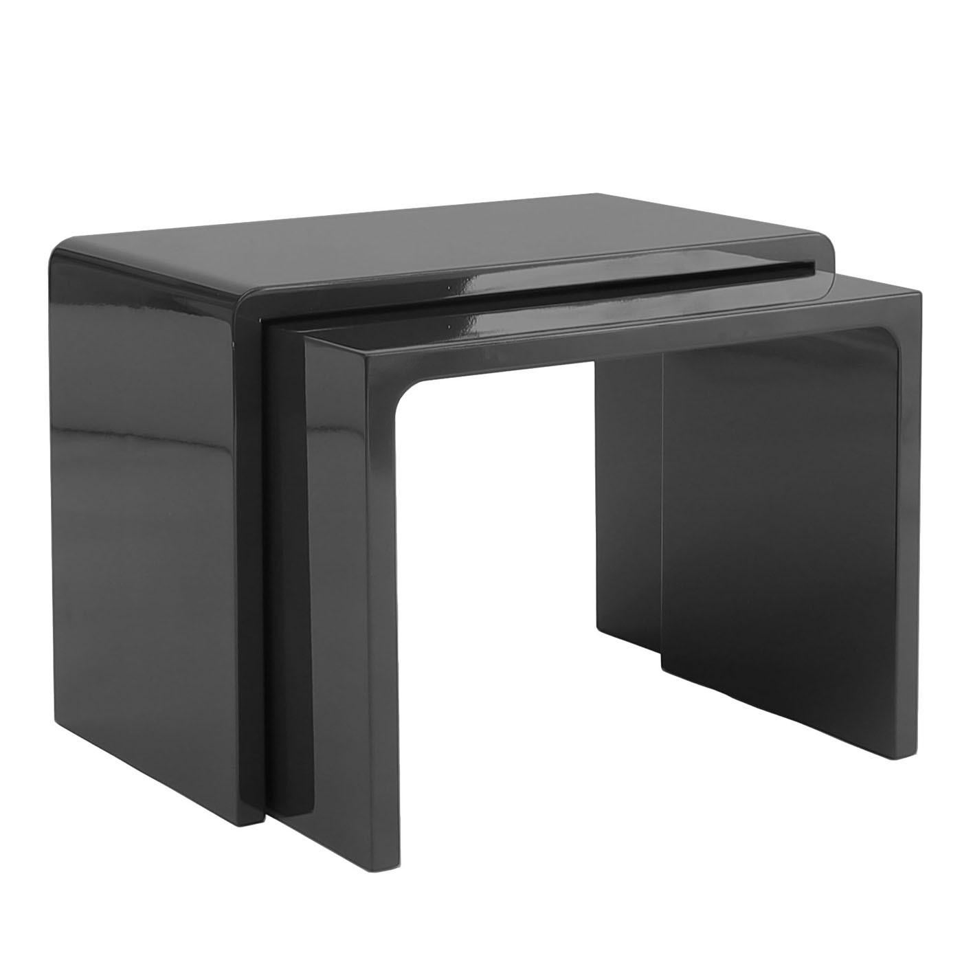 Zwei glänzende schwarz-schwarz lackierte Schachteltische aus Holz im Zustand „Neu“ im Angebot in Milan, IT