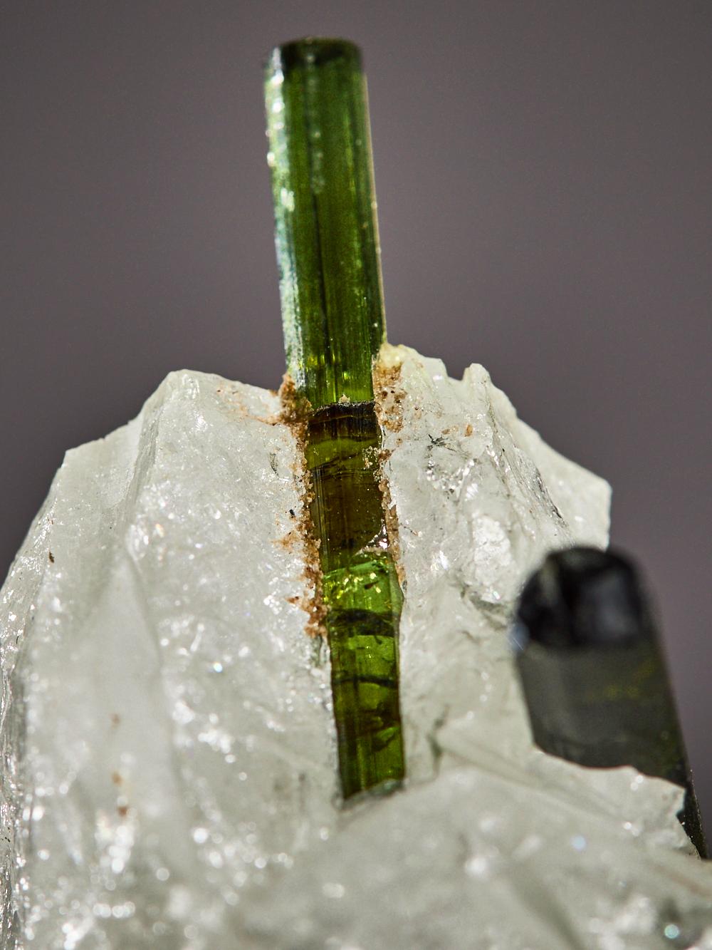 Twin green tourmaline in quartz For Sale 9