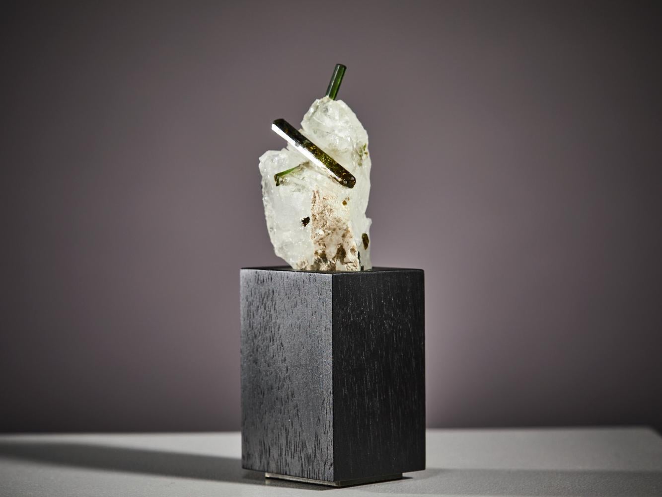 Twin green tourmaline in quartz For Sale 1