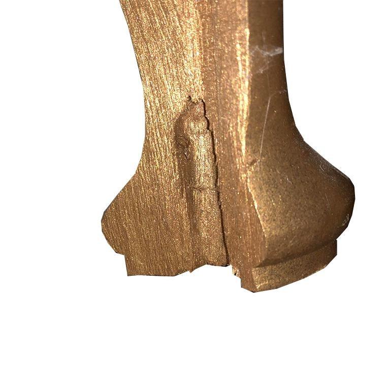 Français Paire de têtes de lit néoclassiques en velours d'acajou avec détails sculptés en bois doré