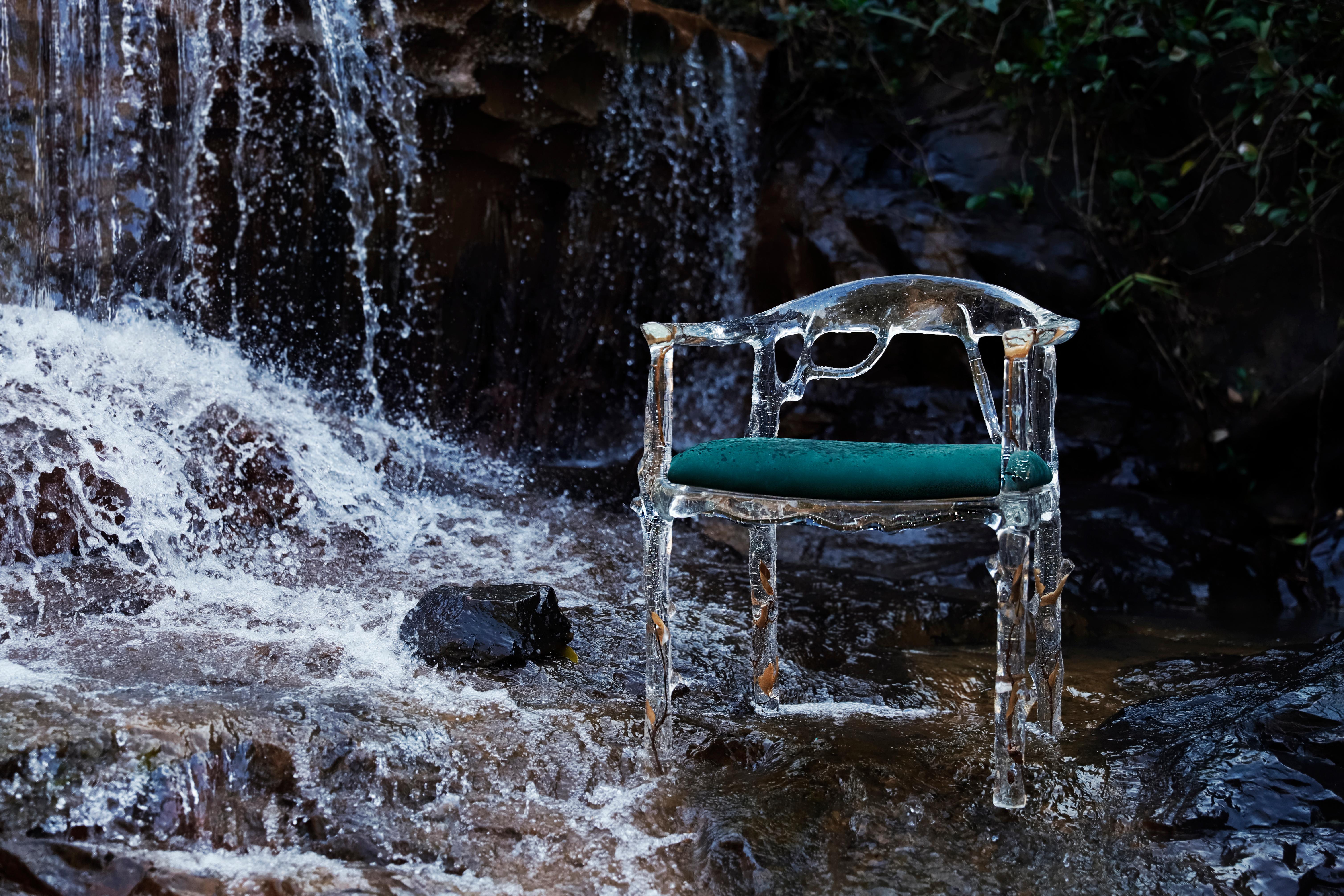Cinese Tavolo Twin Peaks con piano in Crystal Stone e gambe nere a forma di pietra in FRP di Gordon in vendita
