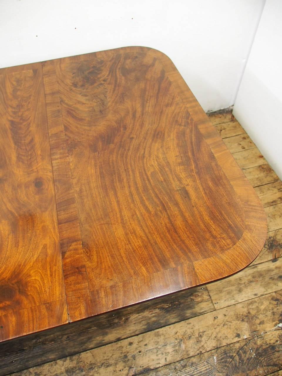 Twin Pillar Dining Table Attributed to William Trotter, circa 1815 For Sale 8