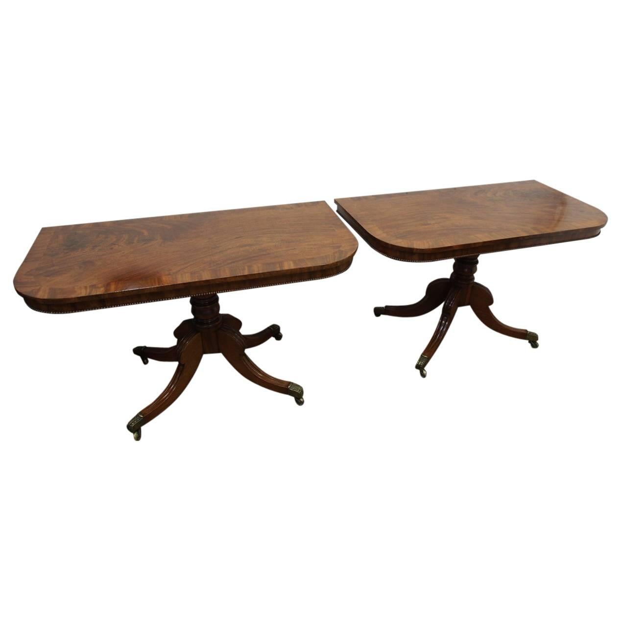 Rare twin pillar dining table attributed to William Trotter, circa 1815. The mahogany table has a broad cross-banded top and one extra original leaf. It has classic Trotter characteristics including sabre legs, typical Trotter beaded edging and
