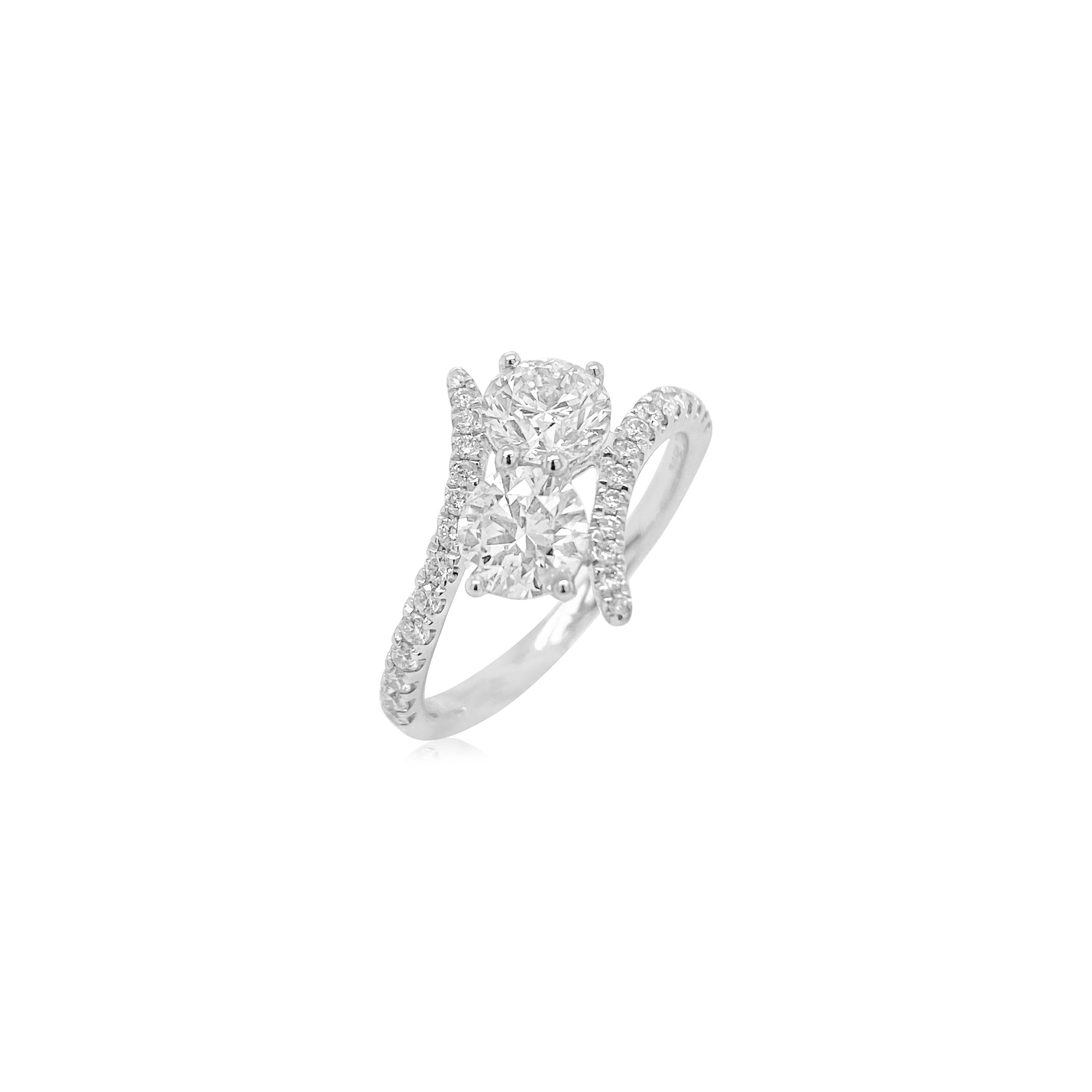 Anillo de platino con racimo de diamantes blancos de talla brillante redonda con certificado DGL Corte redondo en venta