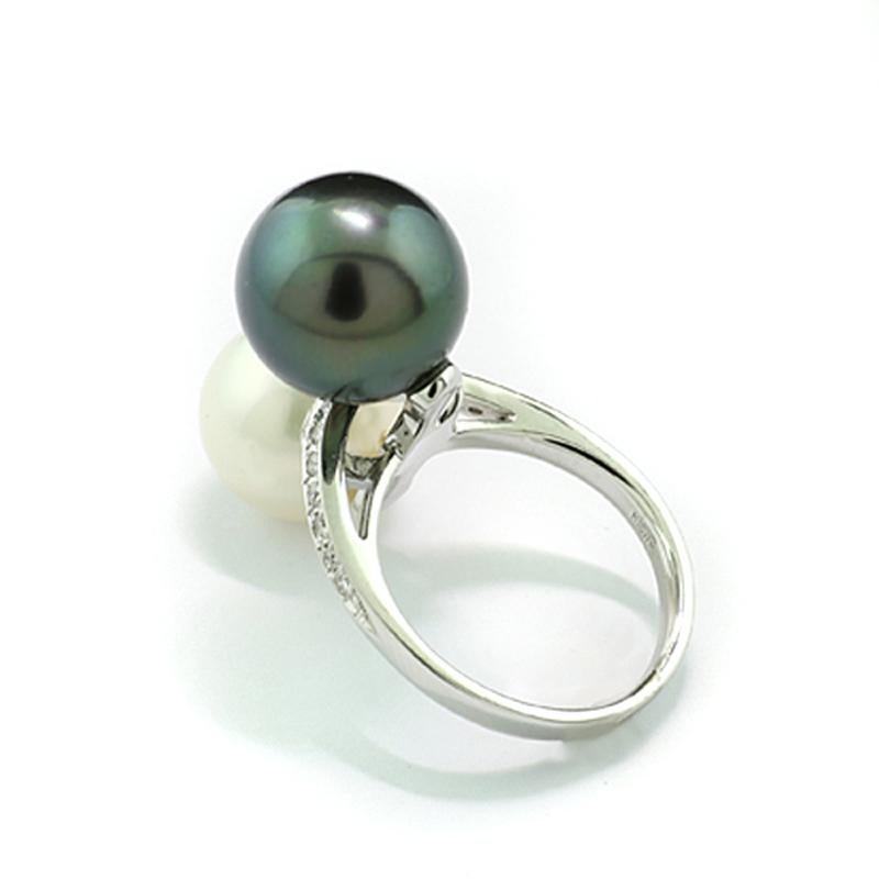 Brilliant Cut Twin  Ring South Sea Pearl & Tahitian Pearl black-white Diamonds 18Kt White Gold For Sale