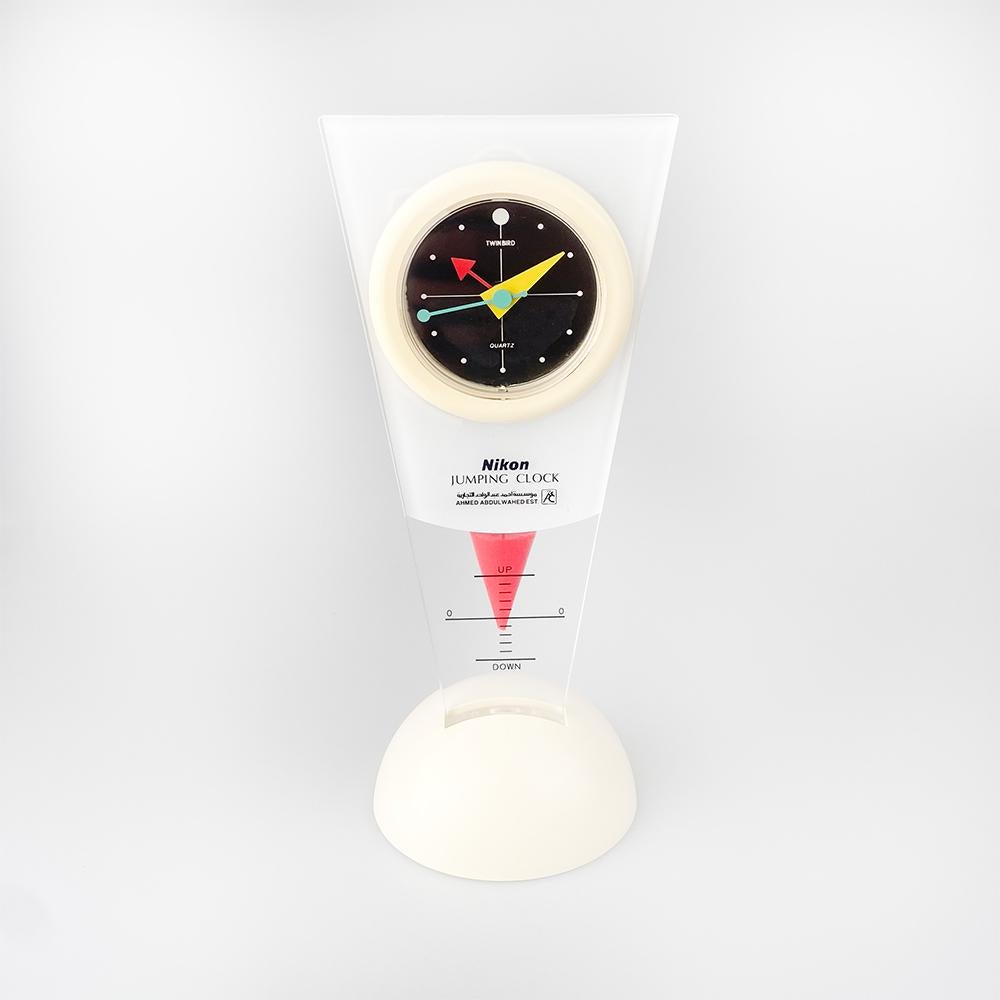 Twinbird Jumping Clock, 1980's

Pendulum system that works from bottom to top. The pendulum system does not work.

The watch works correctly.

The watch has advertising for a chain and the Nikon company.

Measurements: 24x11x10 cm.