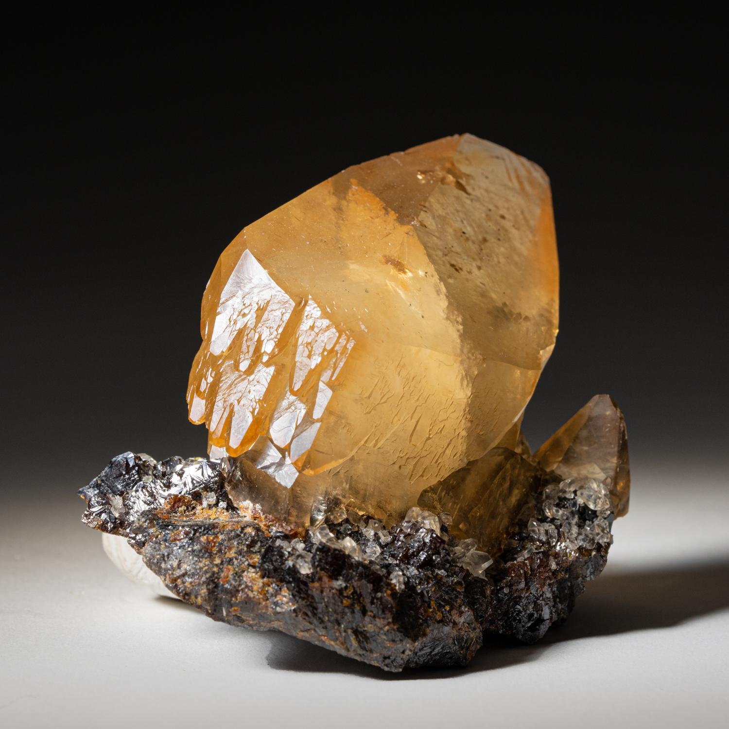 Contemporary Twinned Golden Calcite Crystal from Elmwood Mine, Tennessee (153.1 grams) For Sale