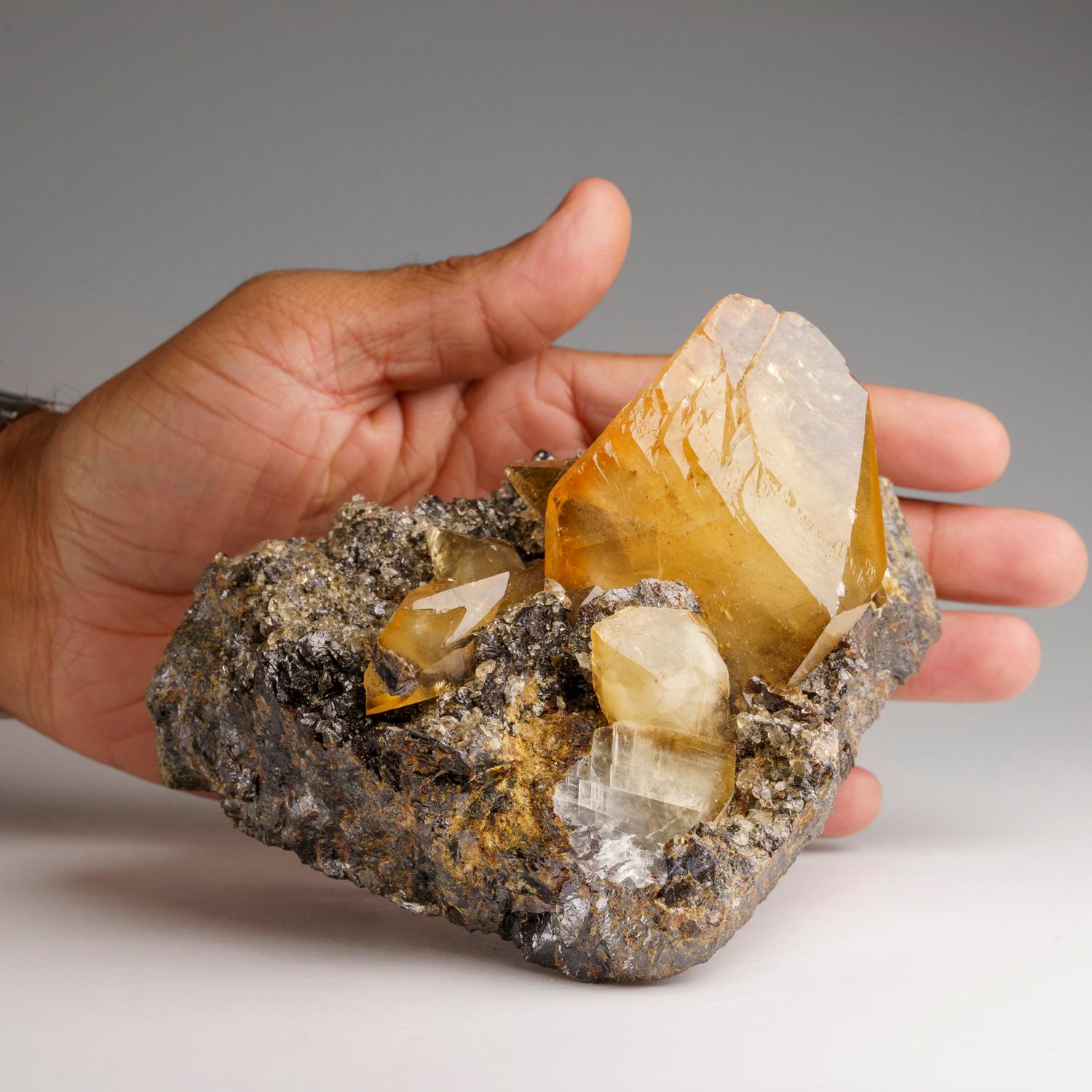 Twinned Goldener Calcite-Kristall aus Ulmenholzminen, Tennessee (211.4 Gramm) (amerikanisch) im Angebot