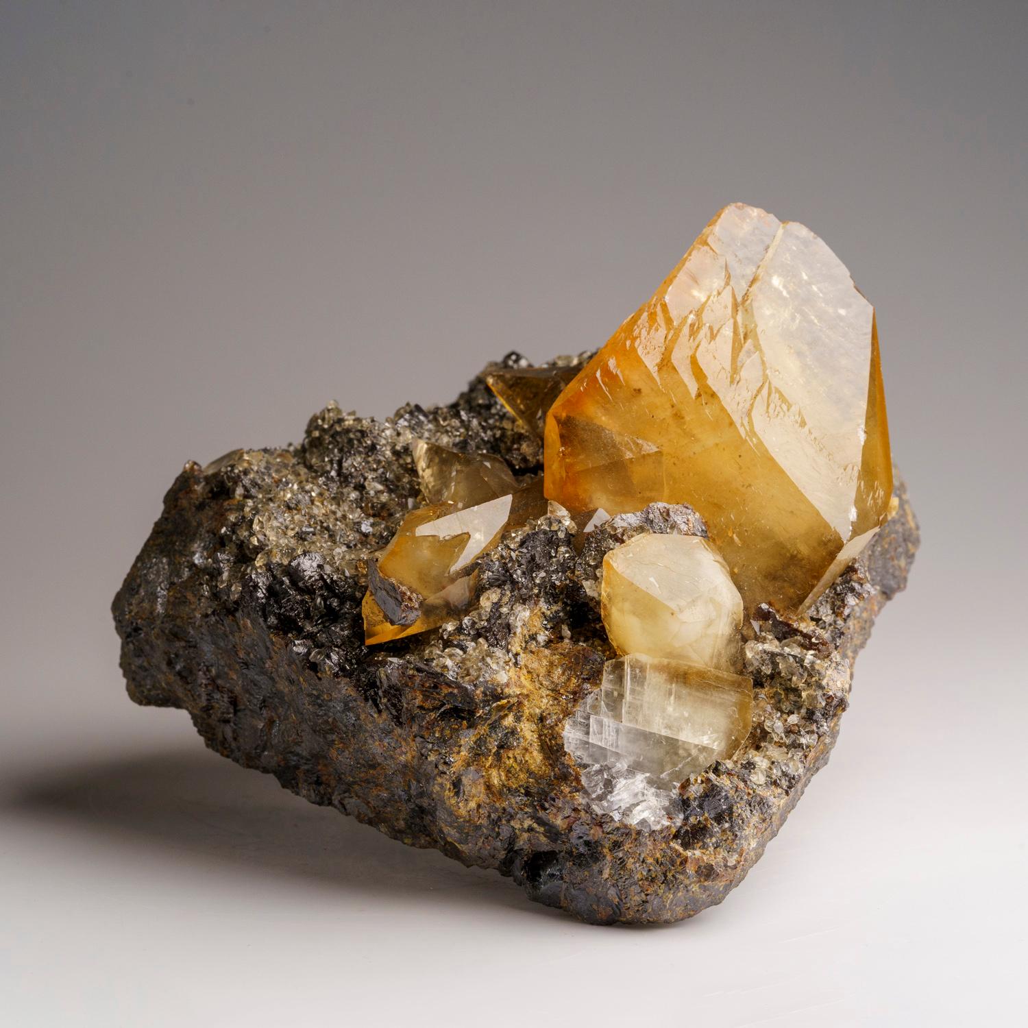Twinned Goldener Calcite-Kristall aus Ulmenholzminen, Tennessee (211.4 Gramm) im Zustand „Neu“ im Angebot in New York, NY