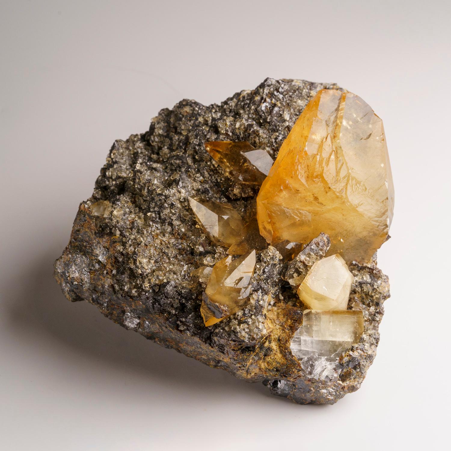 Twinned Goldener Calcite-Kristall aus Ulmenholzminen, Tennessee (211.4 Gramm) (21. Jahrhundert und zeitgenössisch) im Angebot