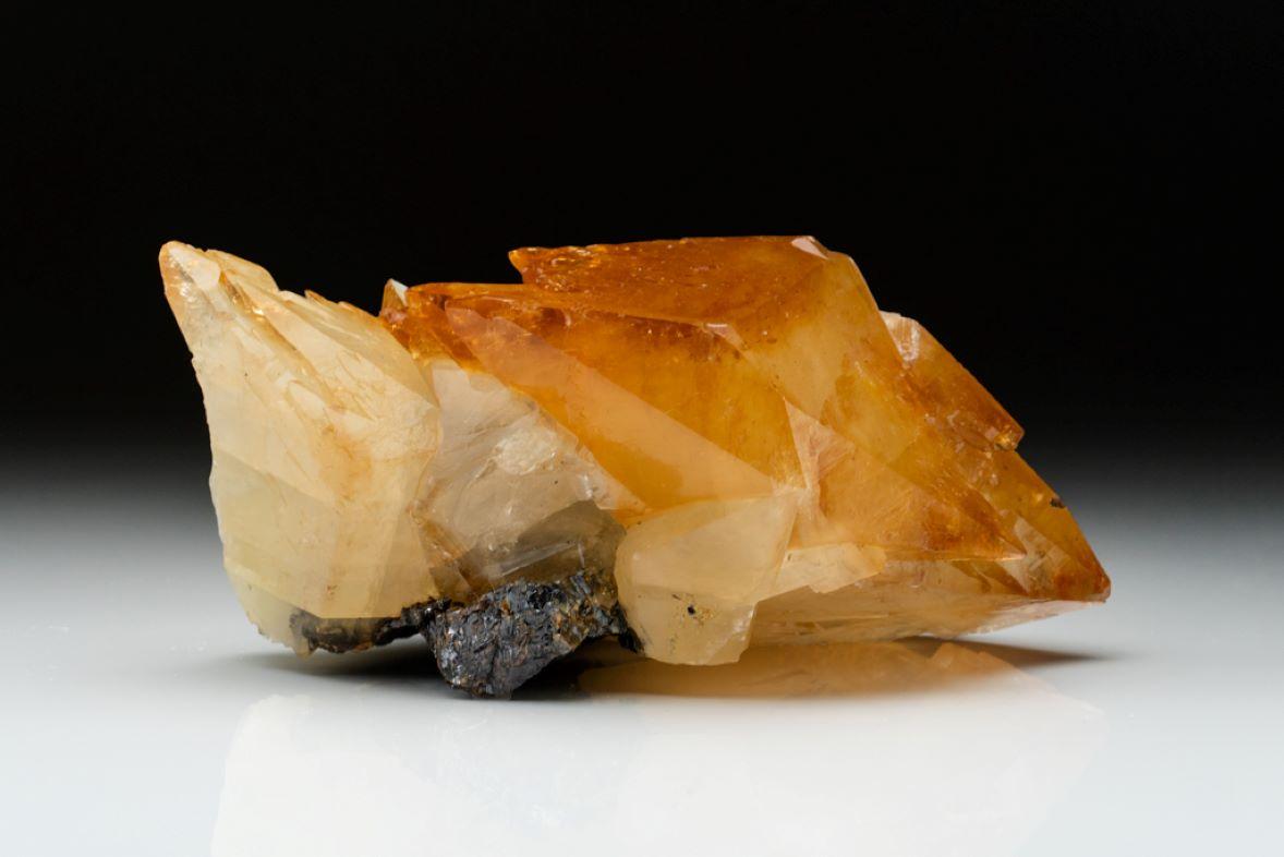 Twinned Golden Calcite Crystal from Elmwood Mine, Tennessee (3.5 lbs) In New Condition For Sale In New York, NY