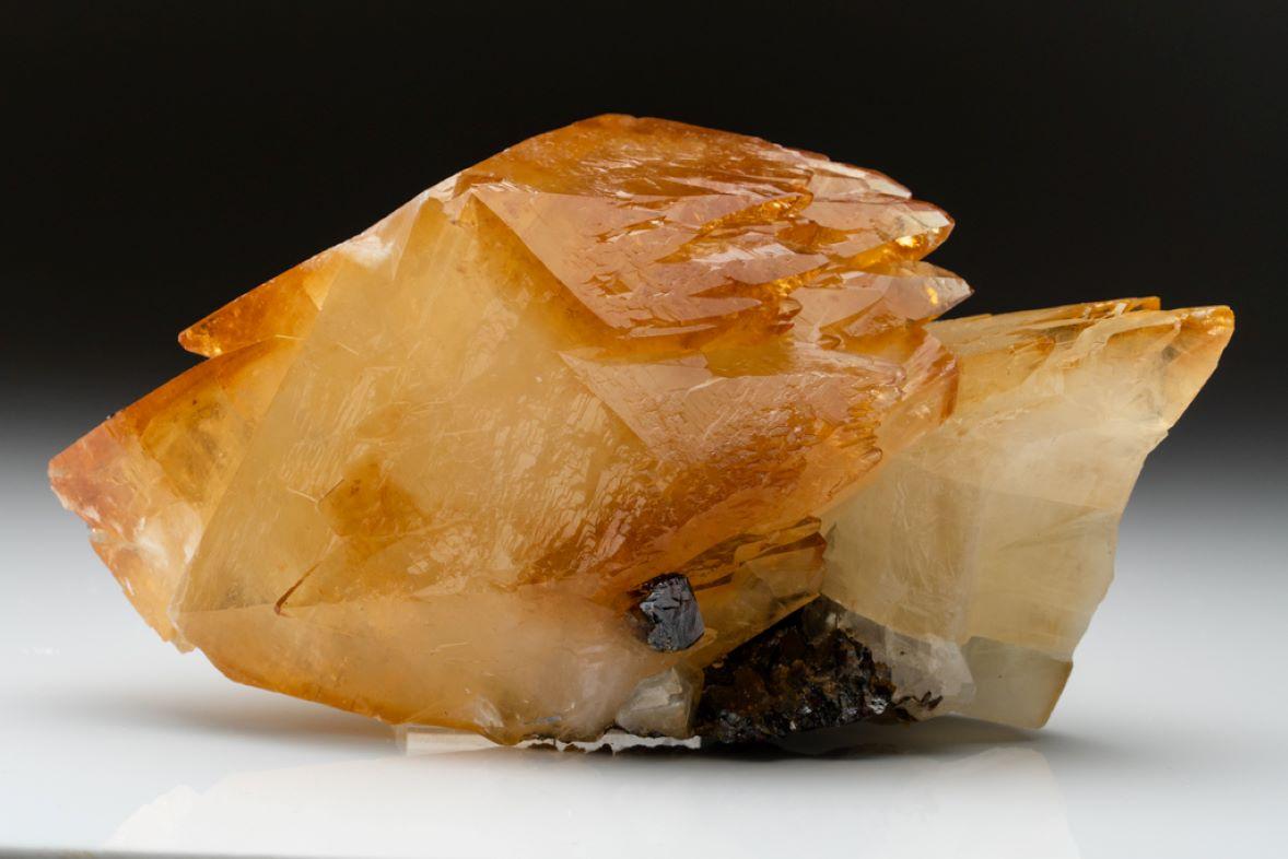 Contemporary Twinned Golden Calcite Crystal from Elmwood Mine, Tennessee (3.5 lbs) For Sale