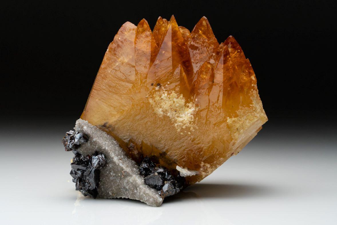 Twinned Golden Calcite Crystal from Elmwood Mine, Tennessee (3.5 lbs) For Sale 1