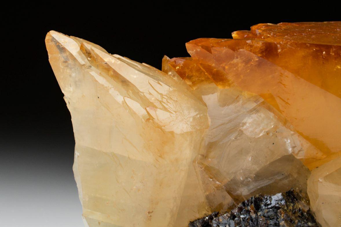 Twinned Golden Calcite Crystal from Elmwood Mine, Tennessee (3.5 lbs) For Sale 3