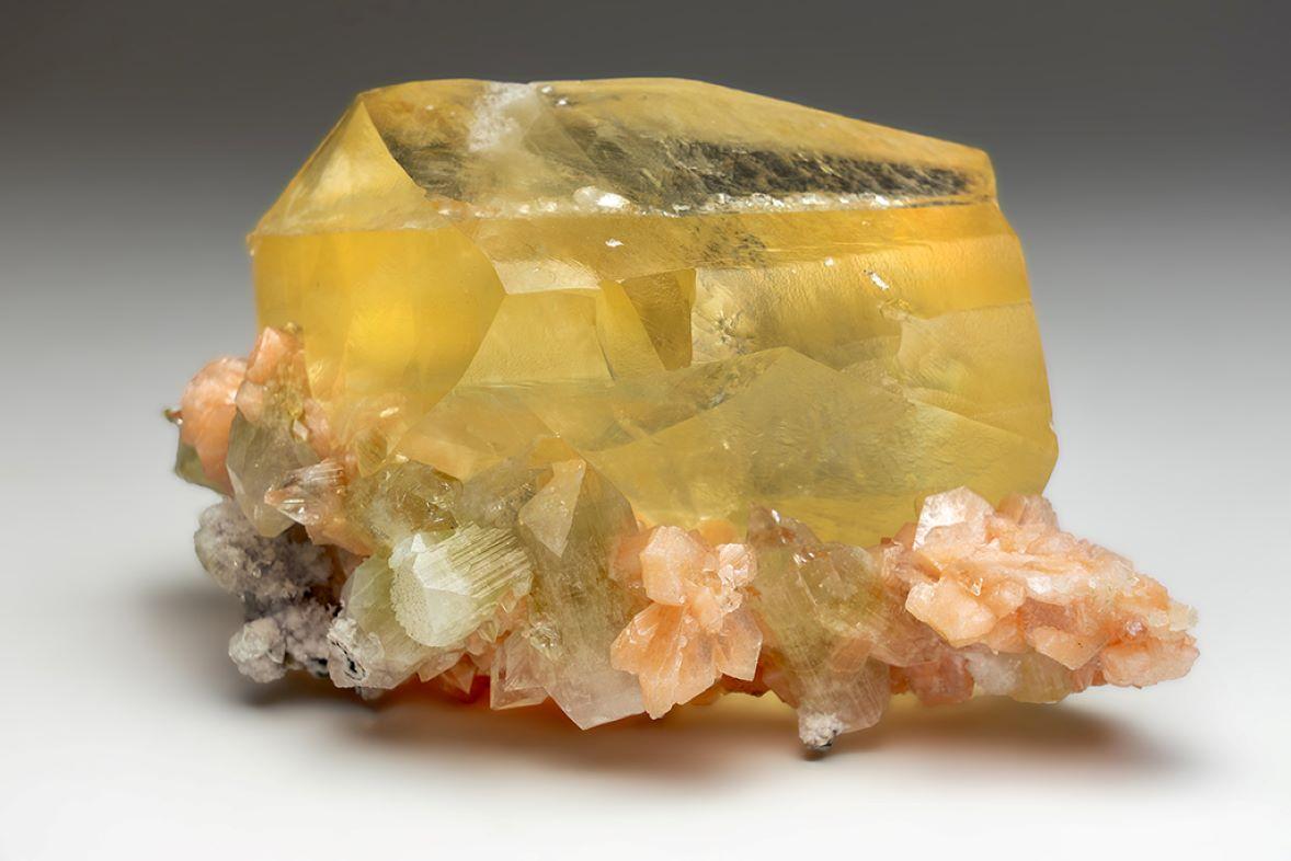 Indian Twinned Golden Calcite with Apophyllite & Stilbite From Nasik District, Maharash For Sale