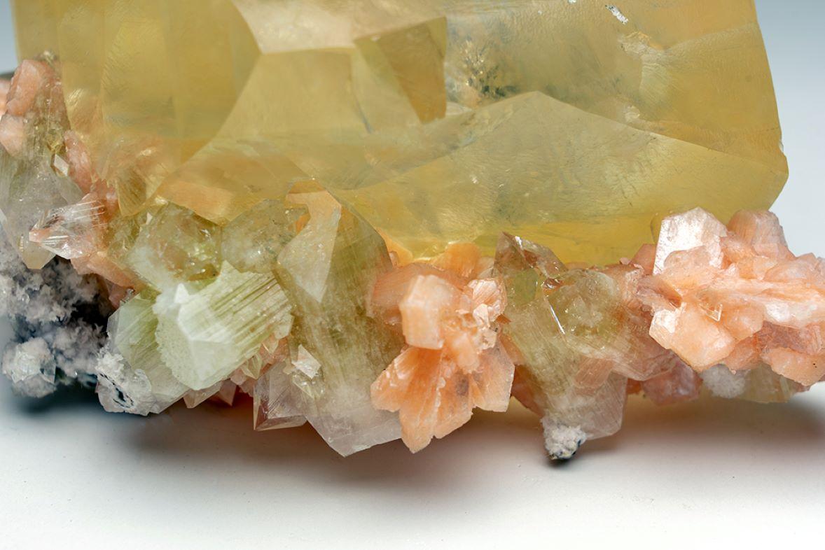 Contemporary Twinned Golden Calcite with Apophyllite & Stilbite From Nasik District, Maharash For Sale