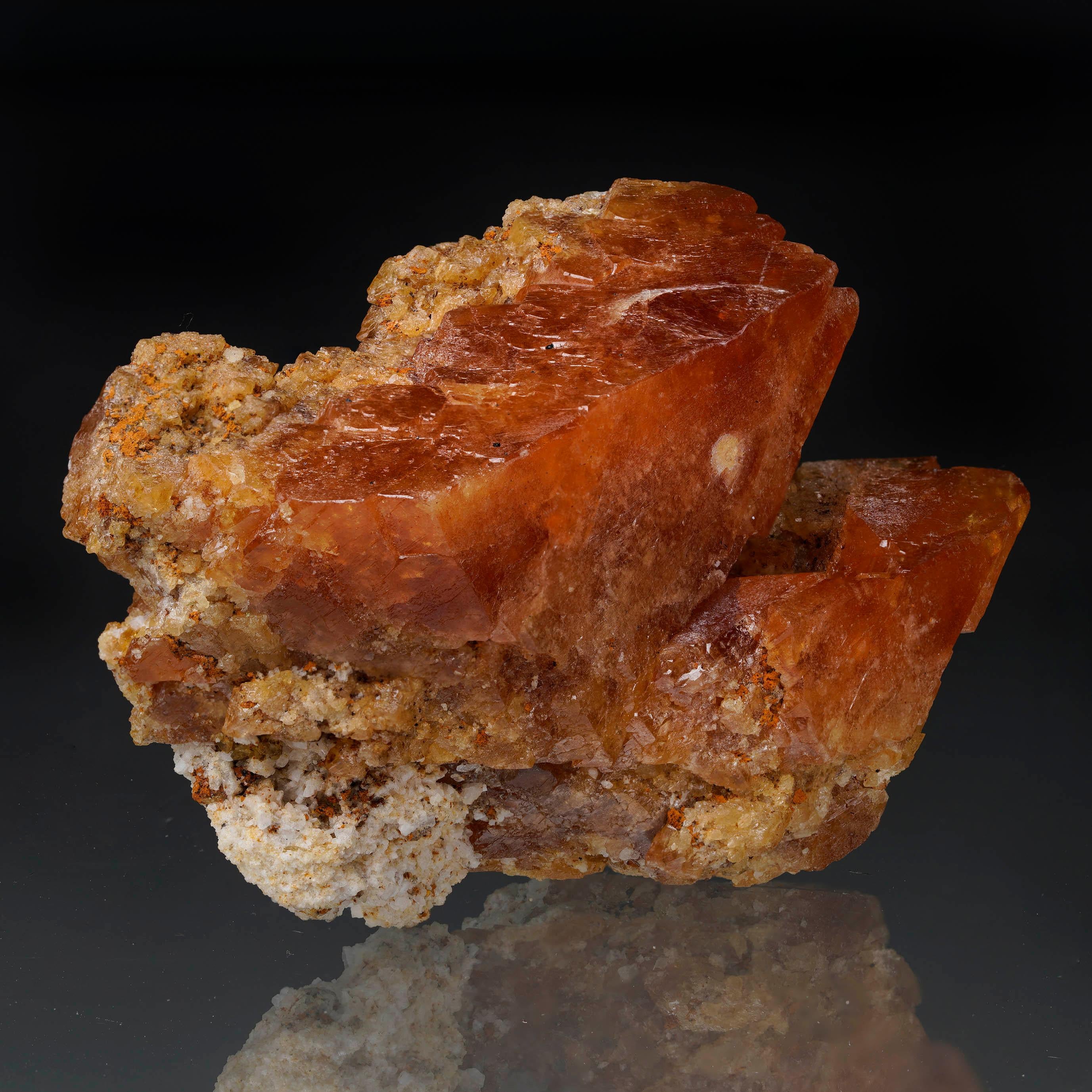 Chinese Twinned Scheelite Crystal Pair From Ping Wu Mine For Sale