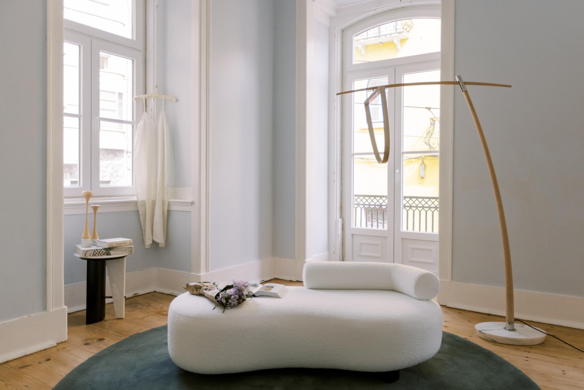 Modern Twins Day Bed Chaise, Weißer Bouclé, Handgefertigt in Portugal von Greenapple (Gebeizt) im Angebot