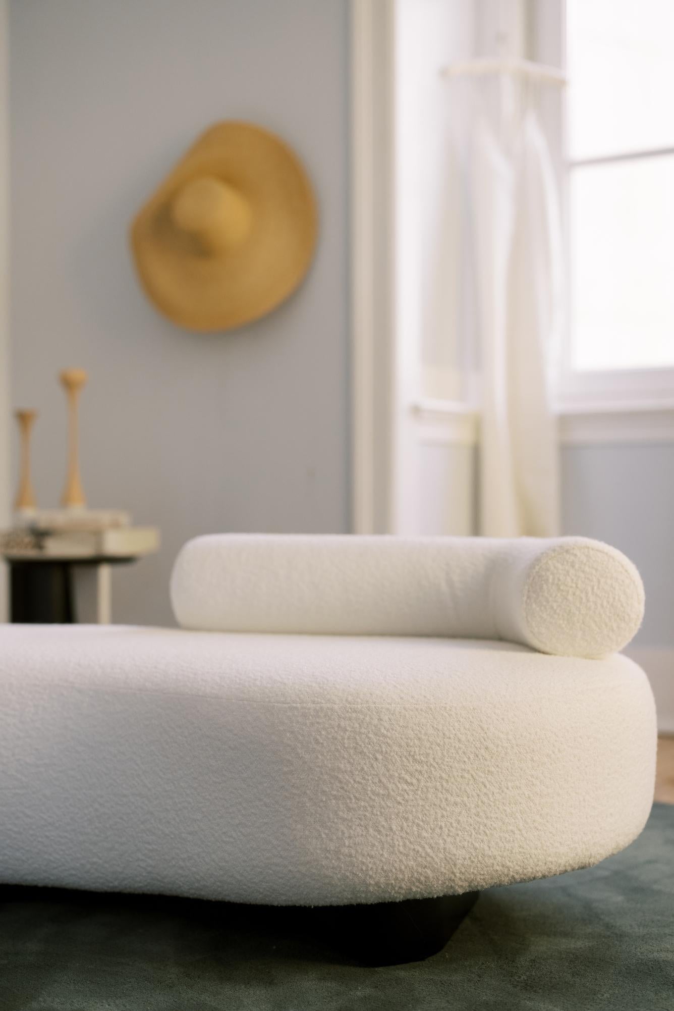 Modern Twins Day Bed Chaise, Weißer Bouclé, Handgefertigt in Portugal von Greenapple im Angebot 1
