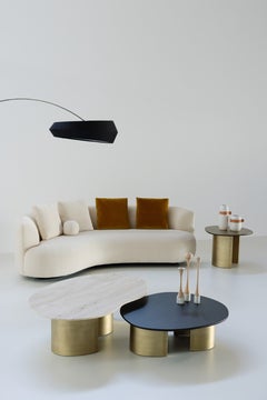 Divano Twins Large Curved di Rute Martins, in ciniglia beige e laccato nero