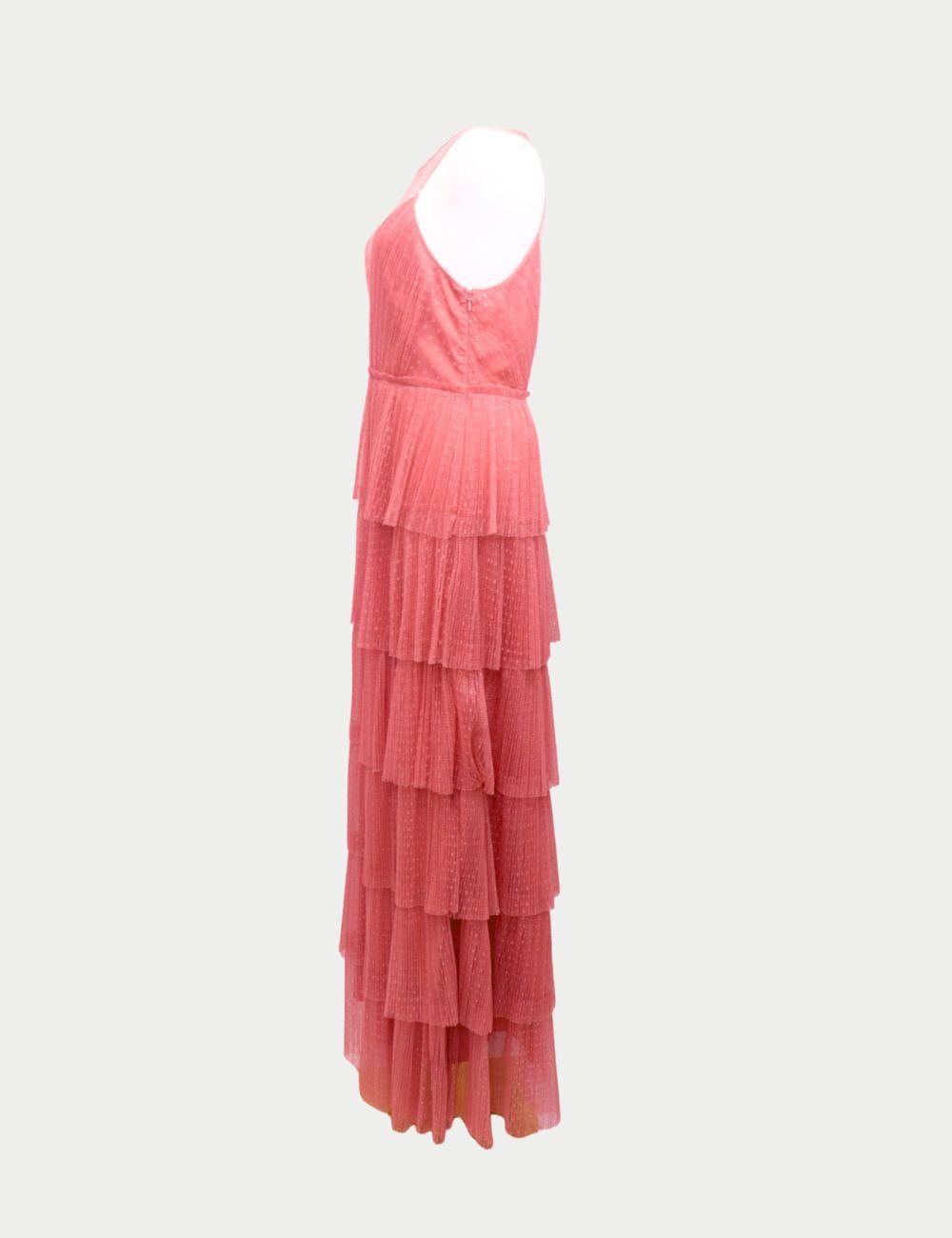 Twinset Rosa gestreiftes Maxikleid aus Tüll mit Lurexverzierung

Setzen Sie ein verträumtes Statement mit diesem rosa, gestuften Tüllkleid von Twinset, einem romantischen und femininen Stück, das perfekt für Hochzeiten, Partys oder Sommerabende ist.