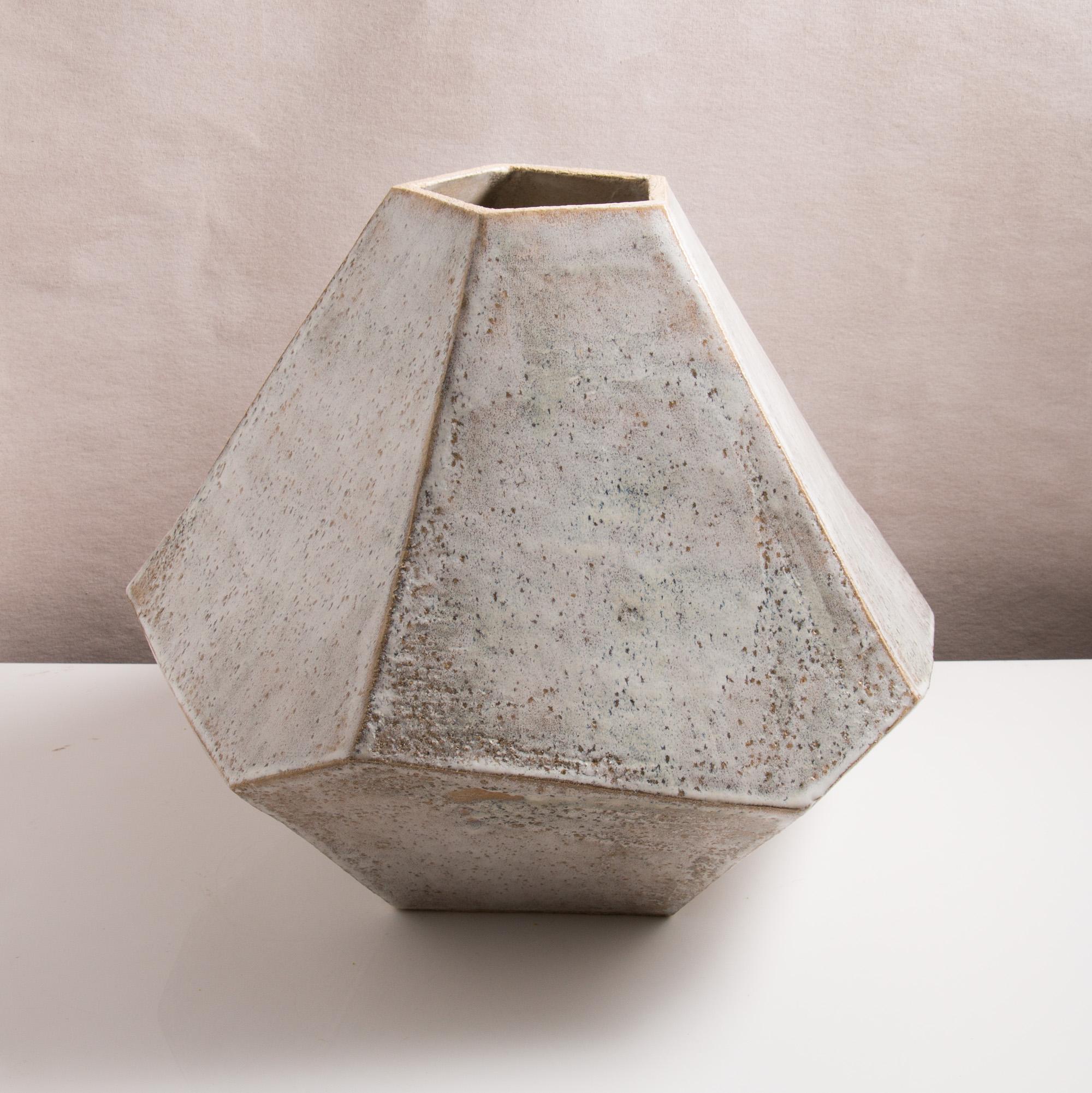 'Twist 01' Large Ceramic Vase im Zustand „Neu“ im Angebot in Bronx, NY