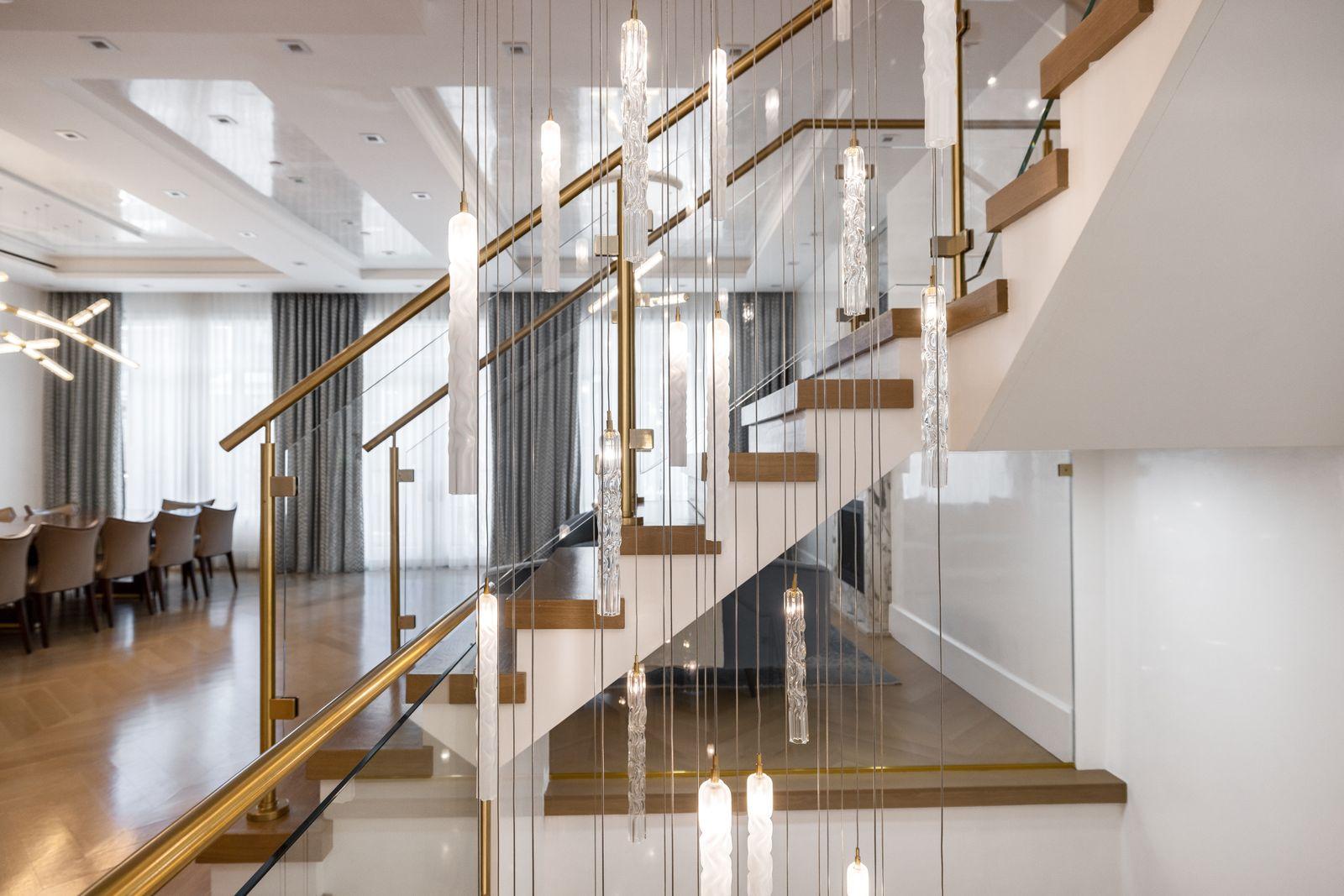 Lámpara colgante de cristal soplado Twist 22 tamaños mixtos para comedor by Shakuff Siglo XXI y contemporáneo en venta