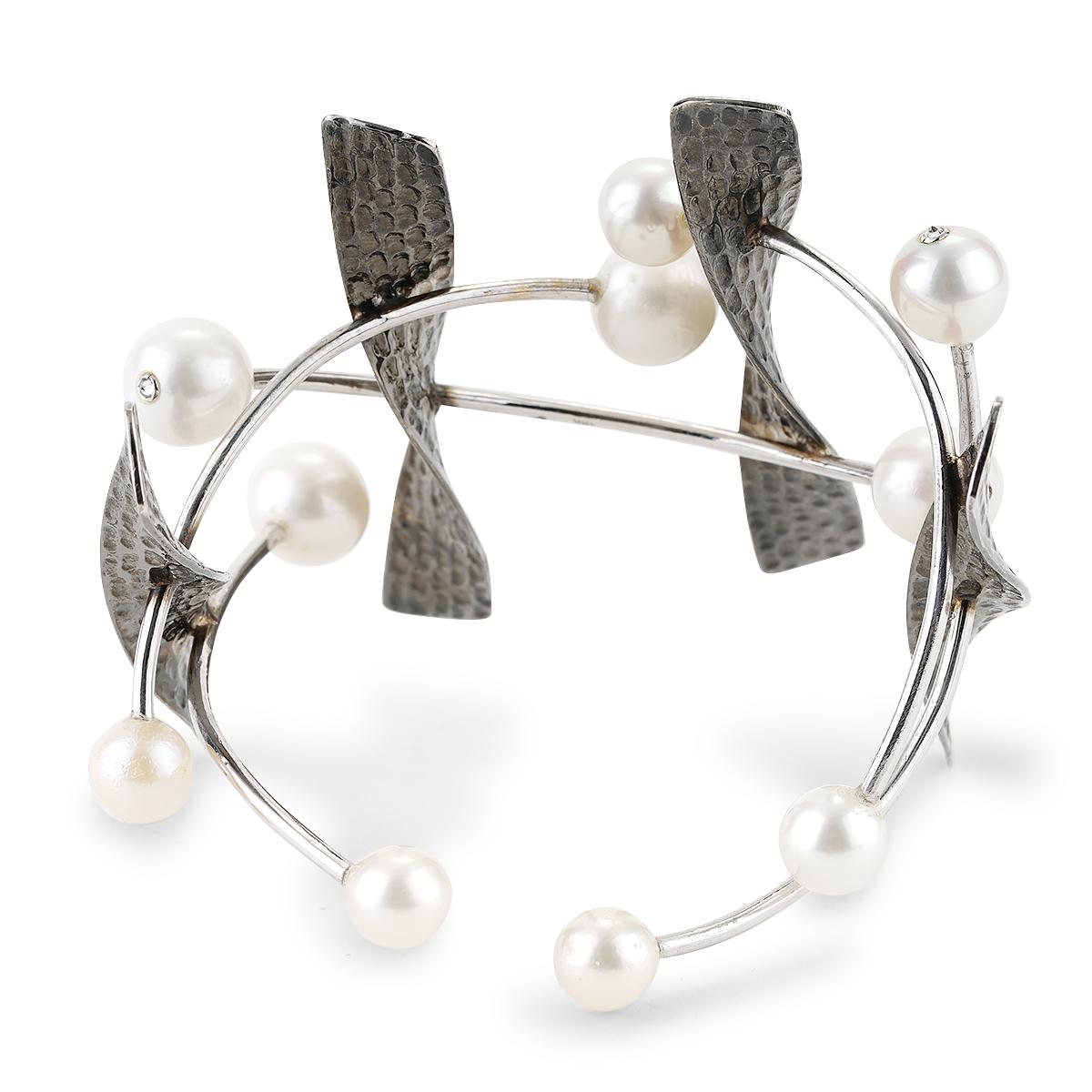 Women's Twist and Turns Cuff Bracelet With Freshwater Pearls and Diamonds in 18K Gold For Sale