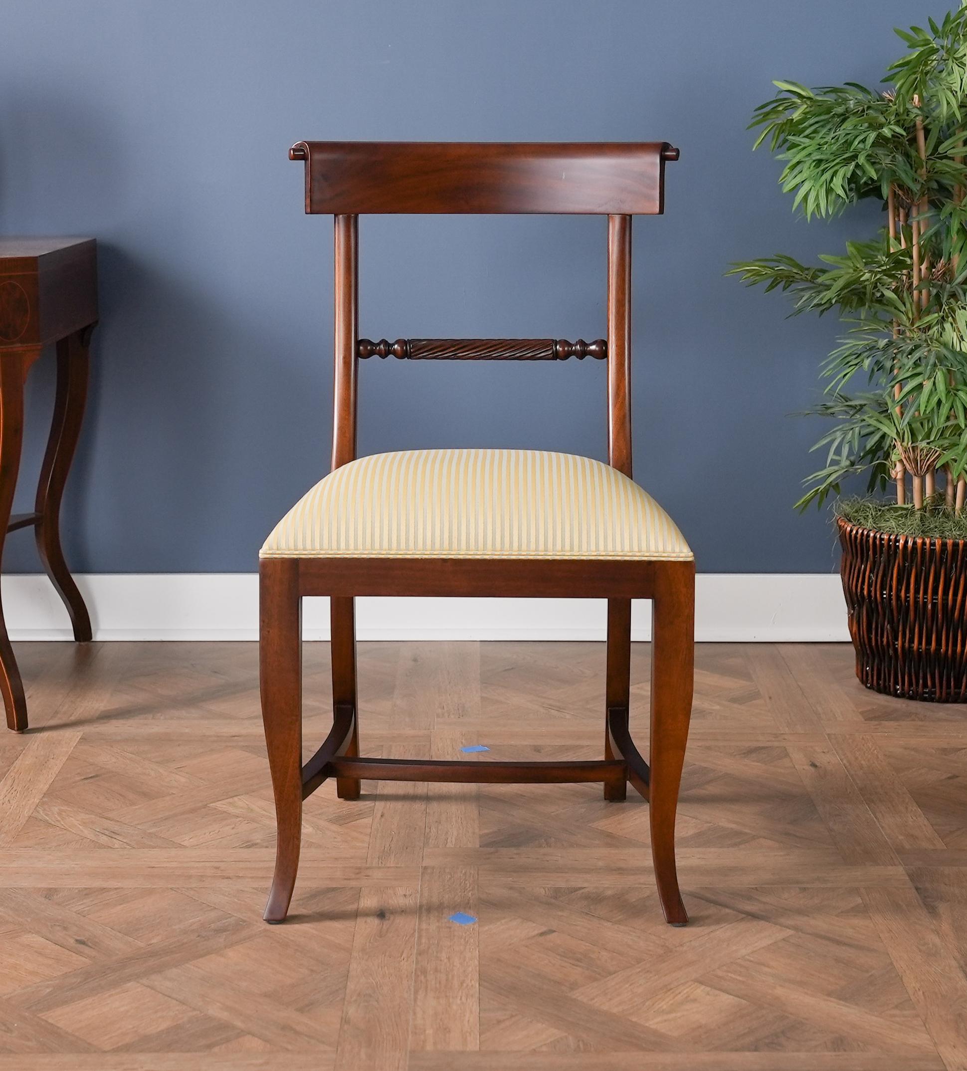 Sedie con schienale a torsione, set da 10 in vendita 8