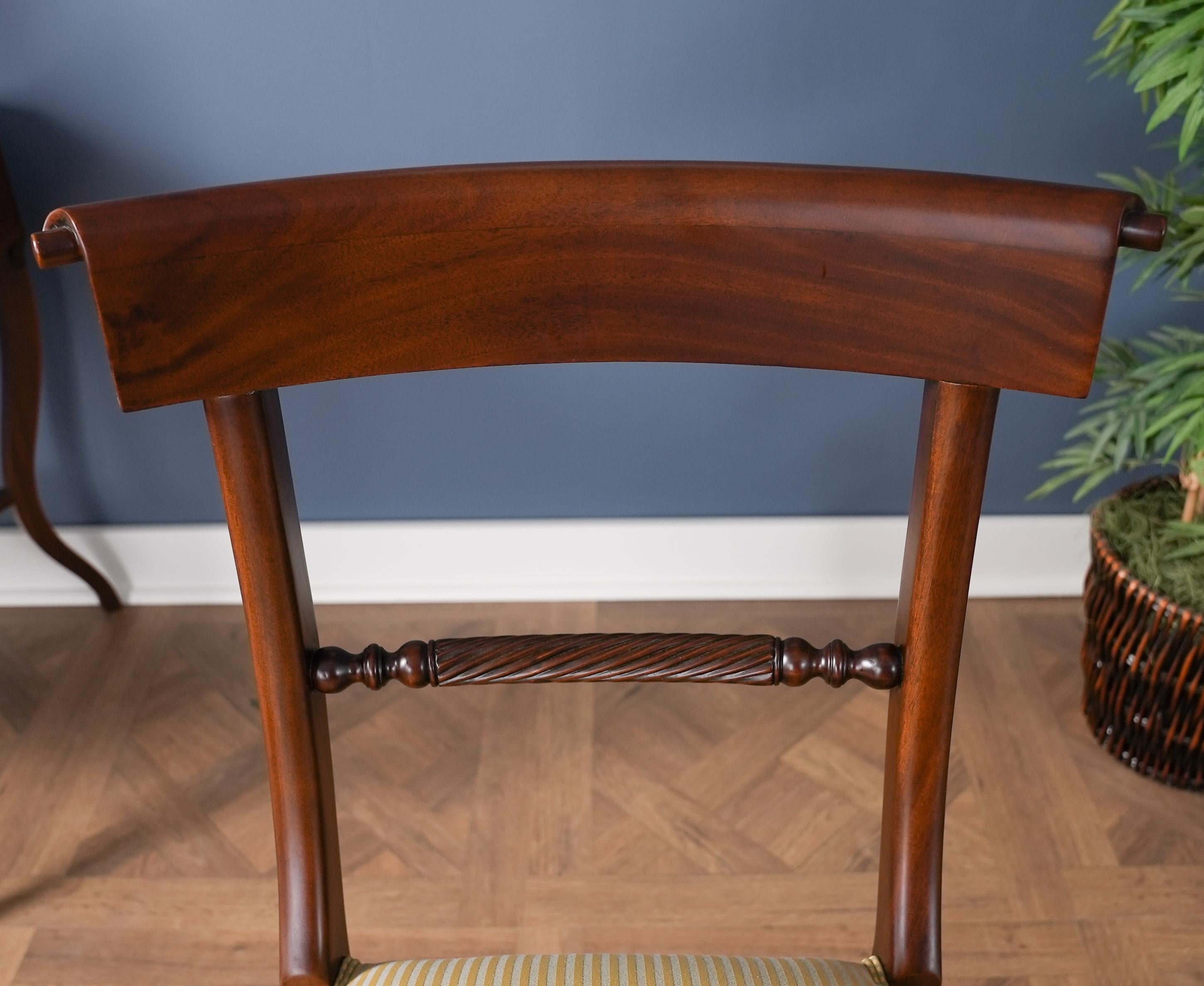 Sedie con schienale a torsione, set da 10 in vendita 11