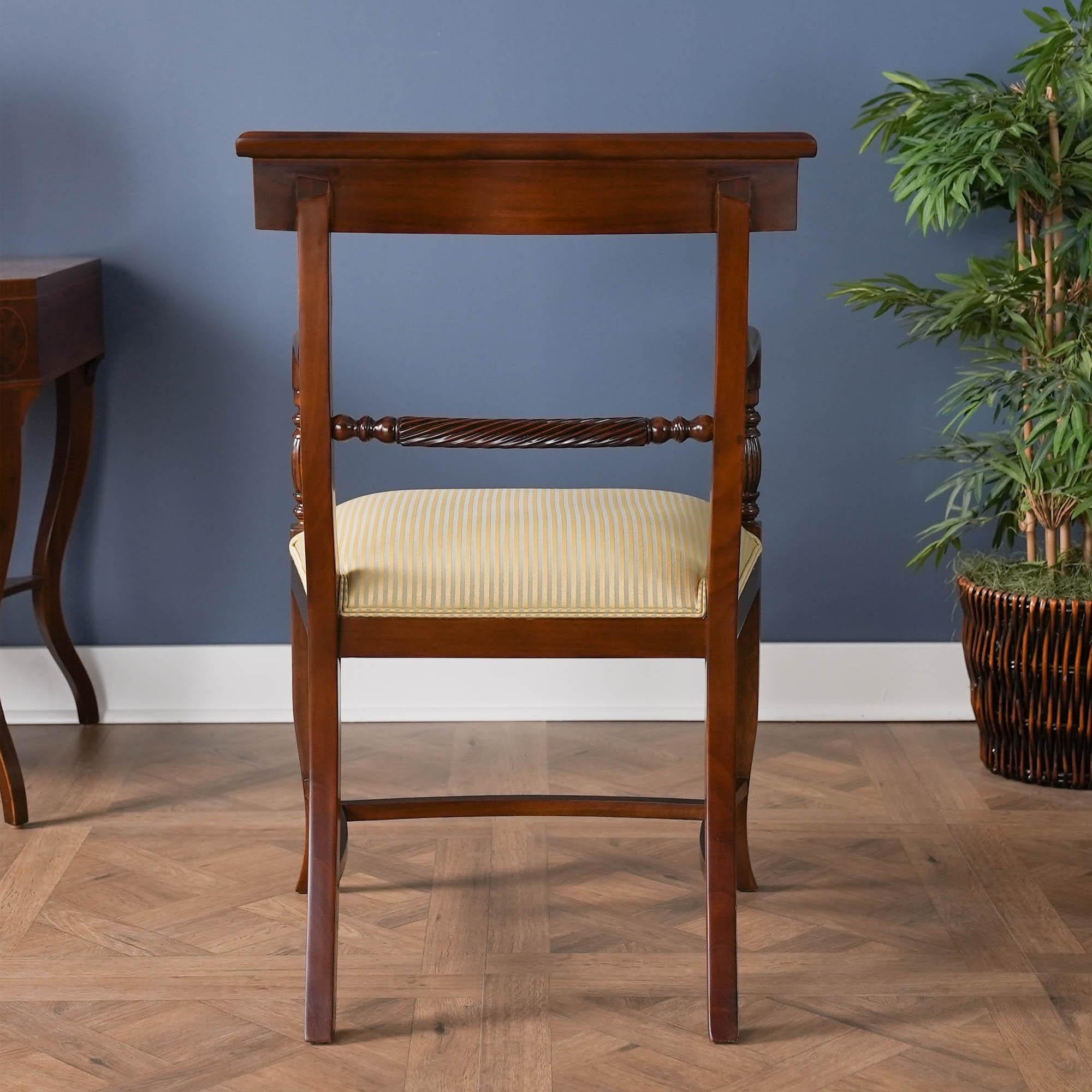 Intagliato a mano Sedie con schienale a torsione, set da 10 in vendita