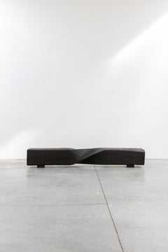 Panchina Twist intagliata a mano in legno esotico antico di recupero di CEU Studio