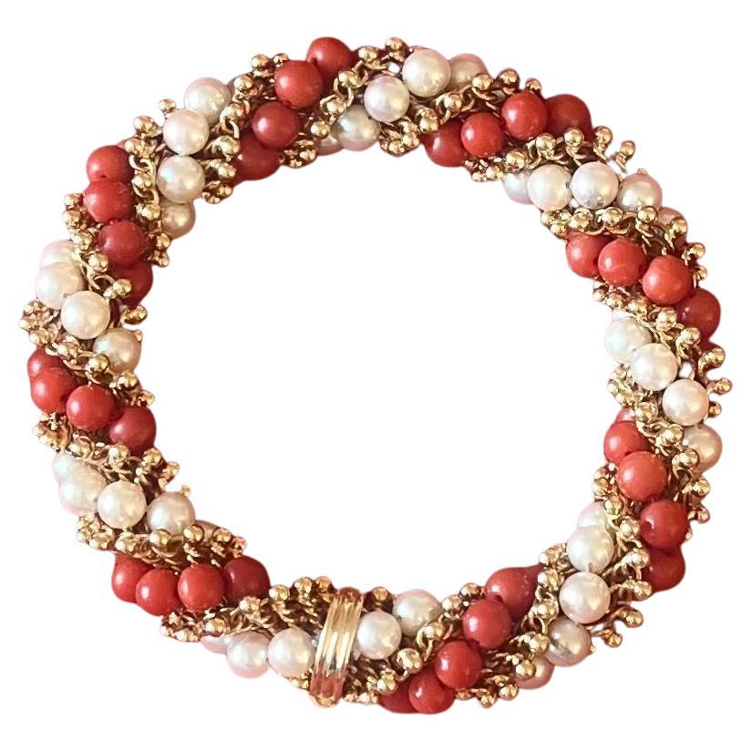 Bracelet torsadé en corail et perles par Van Cleef & Arpels en vente
